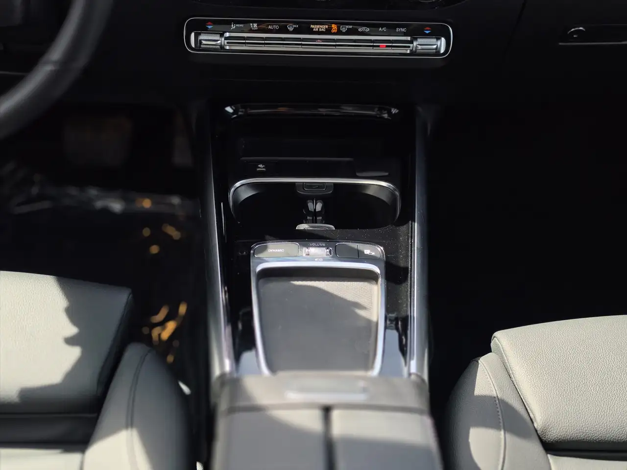Mercedes-Benz GLA снимка Mercedes-Benz GLA