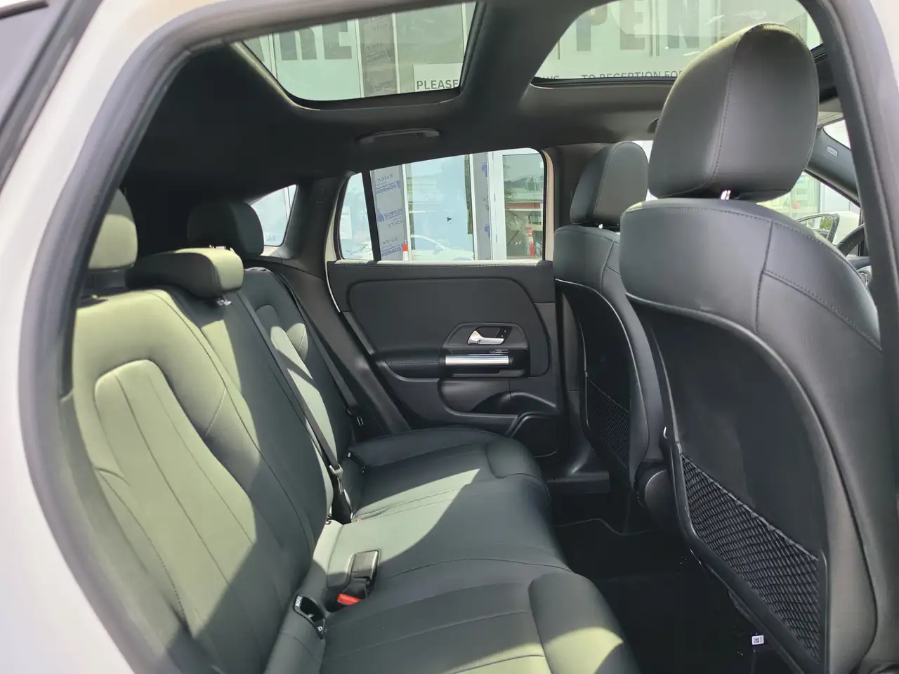Mercedes-Benz GLA снимка Mercedes-Benz GLA