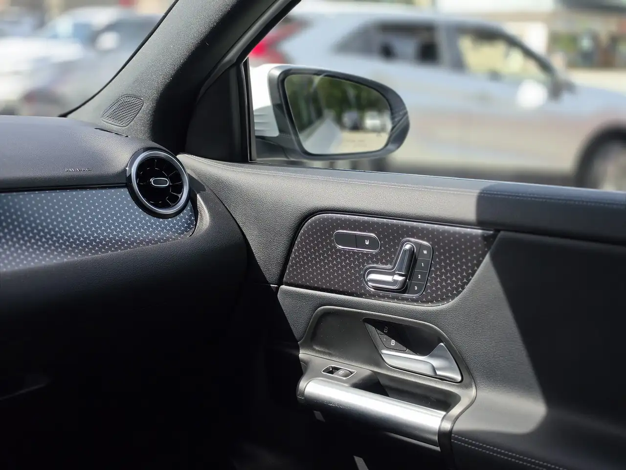Mercedes-Benz GLA снимка Mercedes-Benz GLA