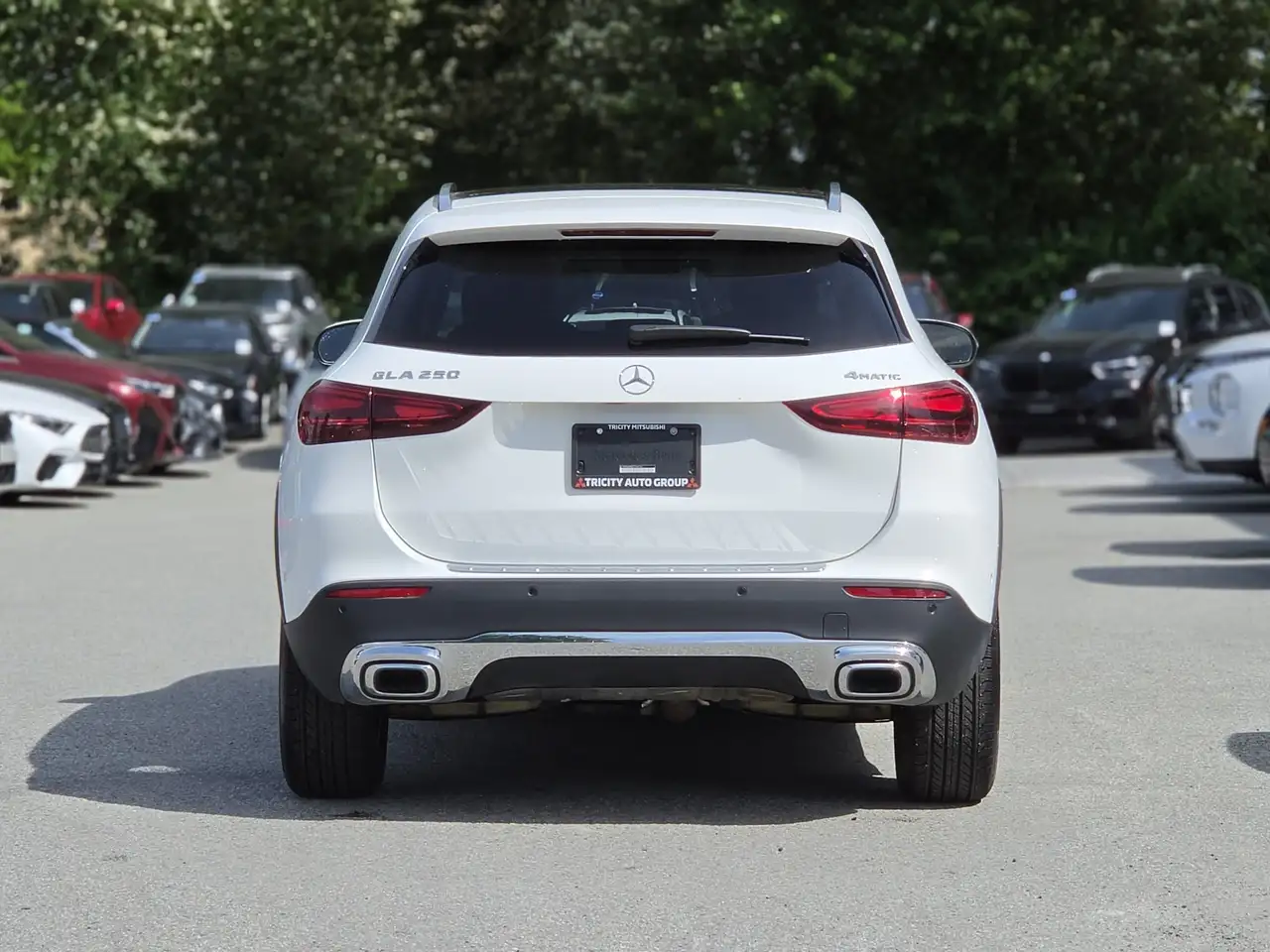 Mercedes-Benz GLA снимка Mercedes-Benz GLA