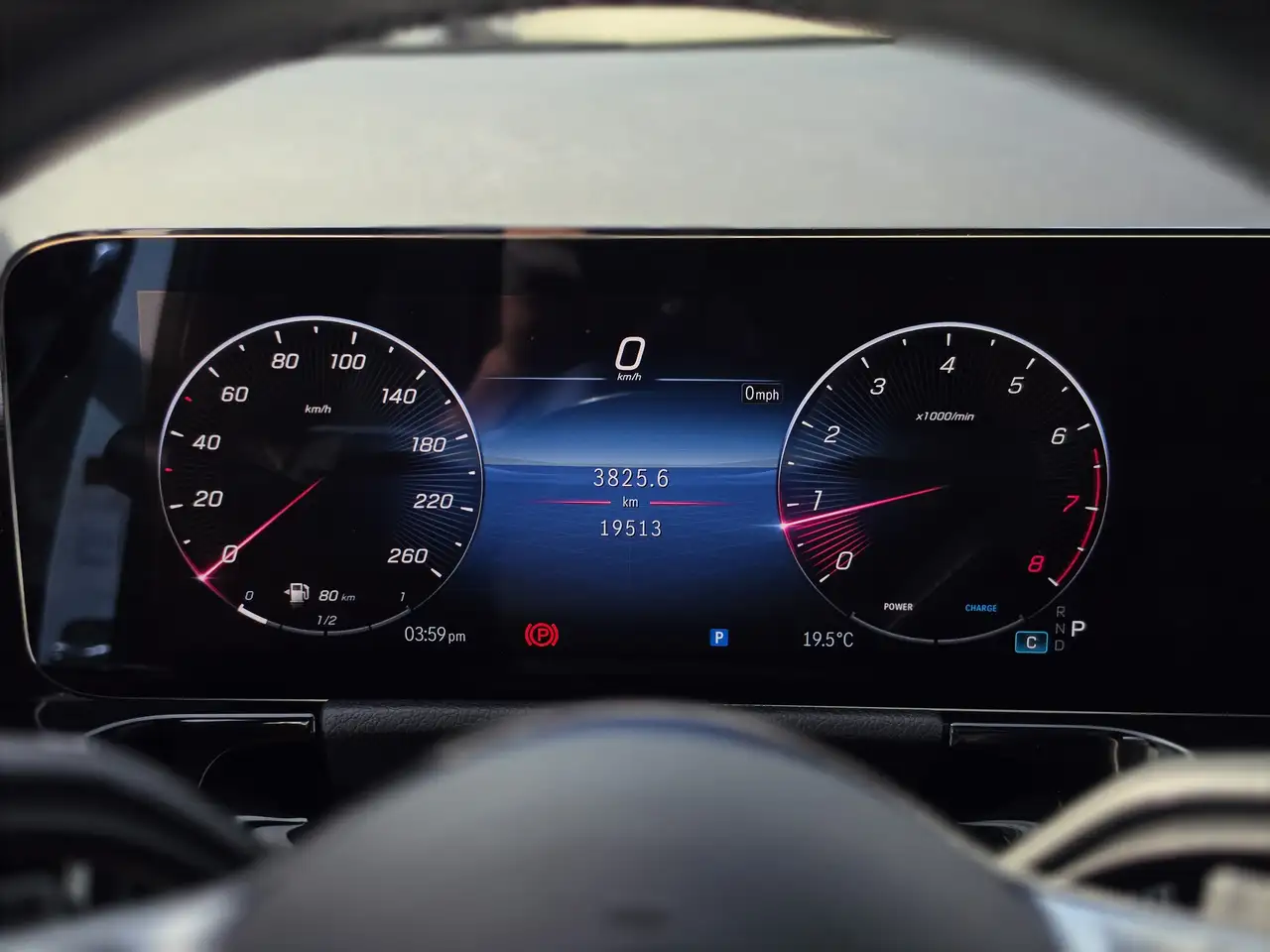 Mercedes-Benz GLA снимка Mercedes-Benz GLA