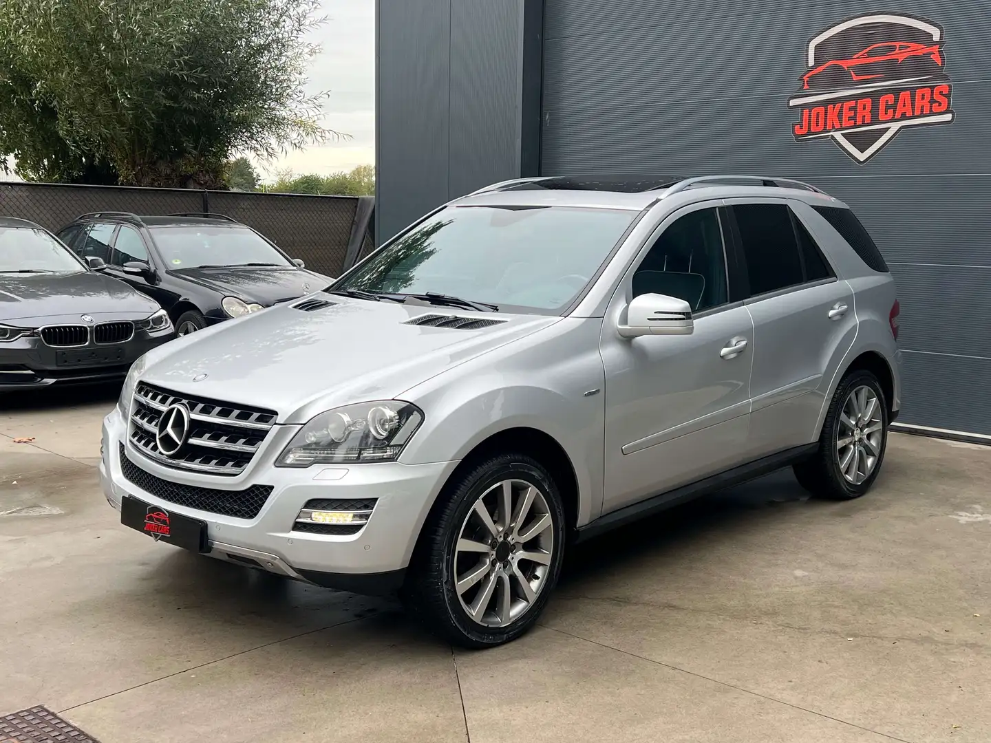 Mercedes-Benz ML 300 CDI 4Matic 7G-TRONIC BlueEFFICIENCY Grand Edition Gris - 2