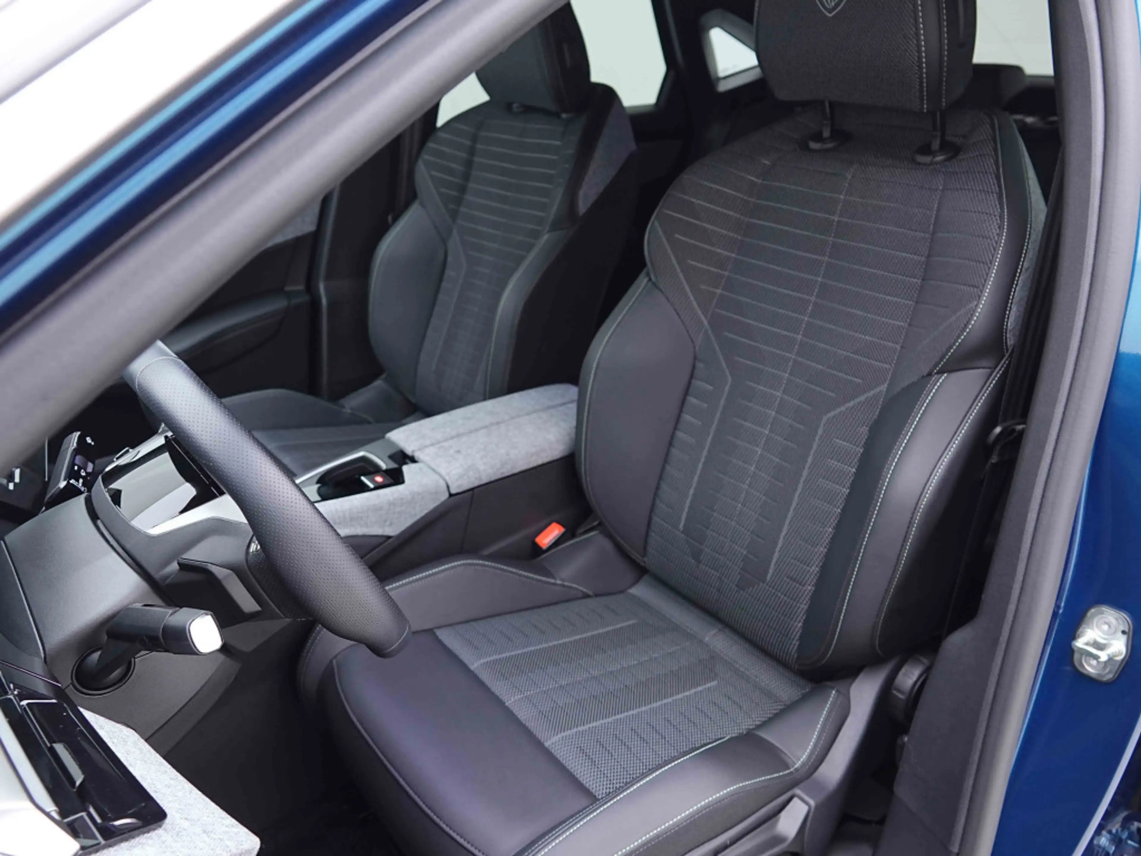 Peugeot 3008 145 AUT Hybrid GT | GPS | LED | Heaeted Seats — photo 8