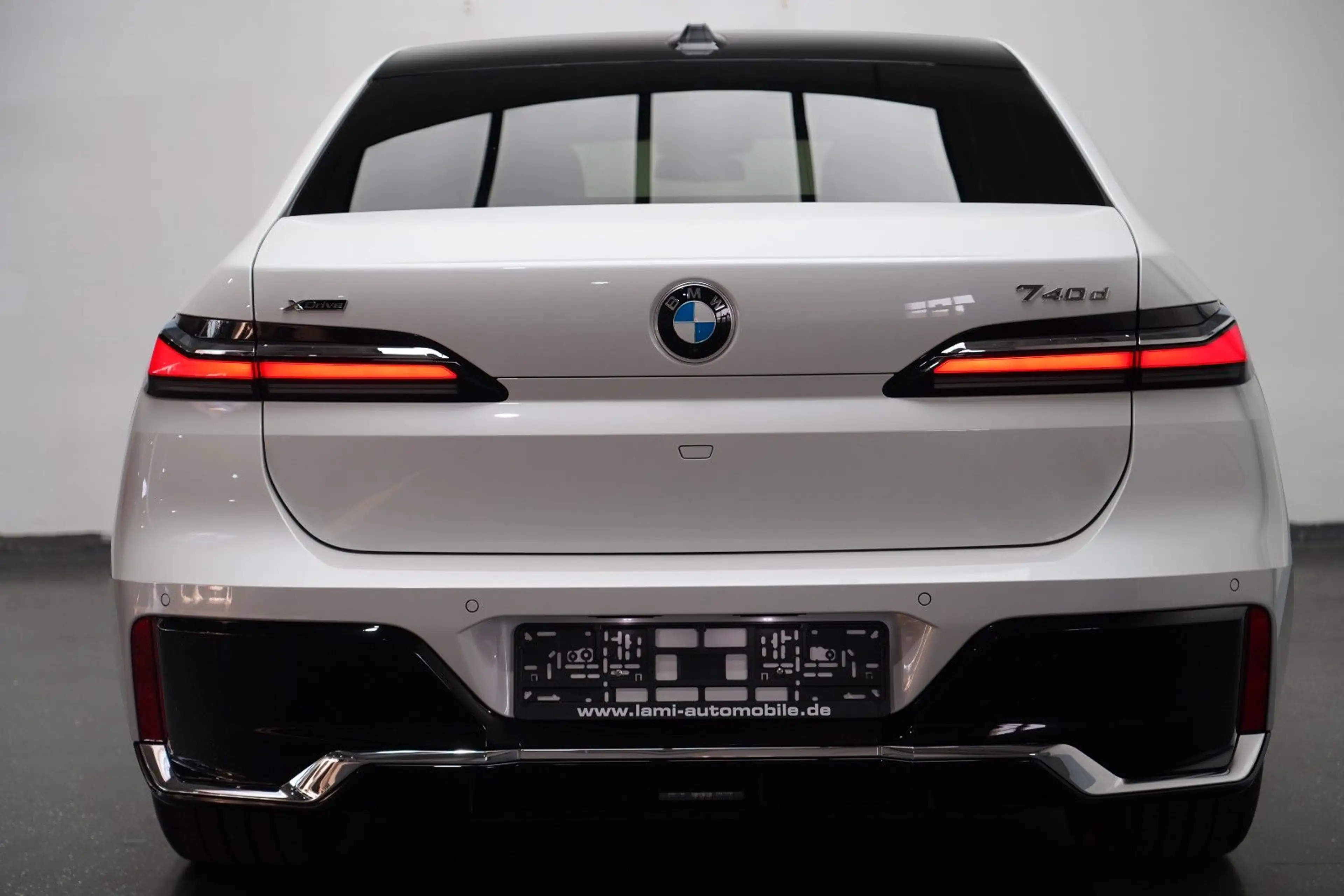 BMW 740 d xDrive M Sport SKYLOUNGE ICONIC FOND-TV — photo 5