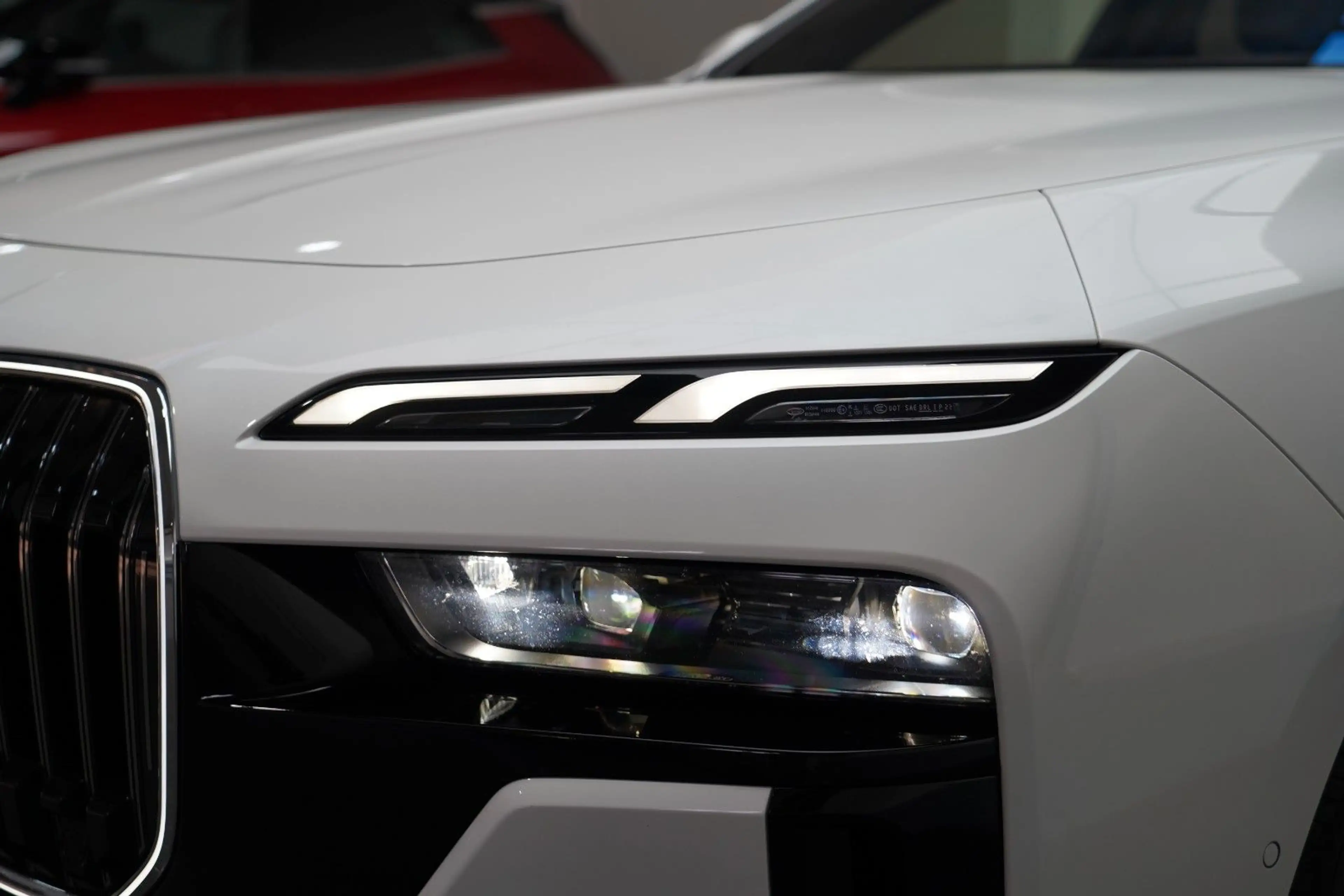 BMW 740 d xDrive M Sport SKYLOUNGE ICONIC FOND-TV — photo 7