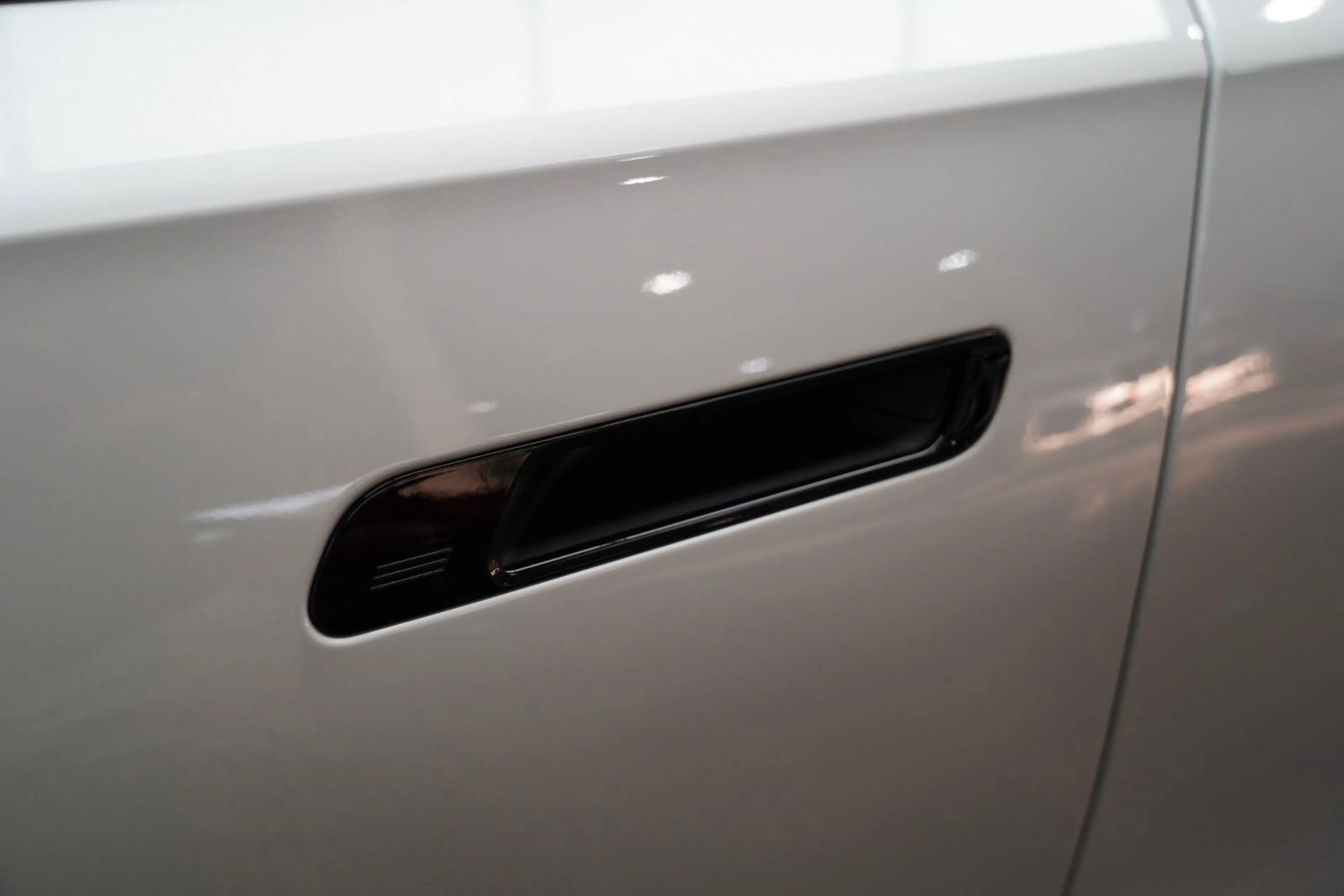 BMW 740 d xDrive M Sport SKYLOUNGE ICONIC FOND-TV — photo 11