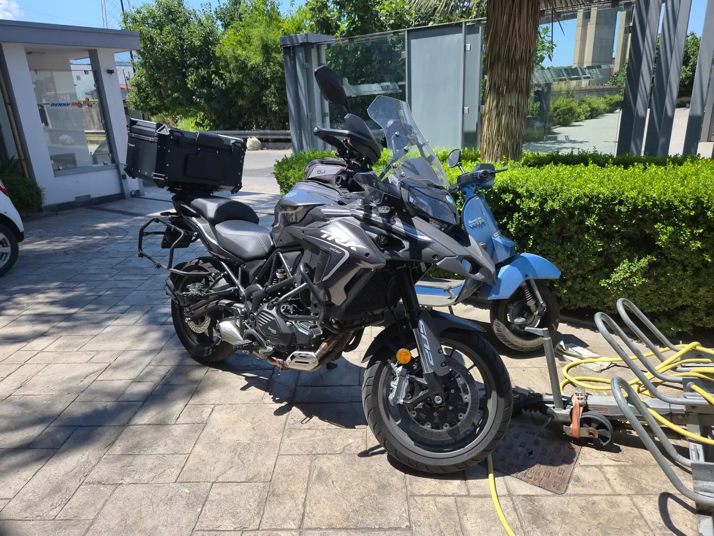 Benelli TRK 502 Stradale Grau - 2