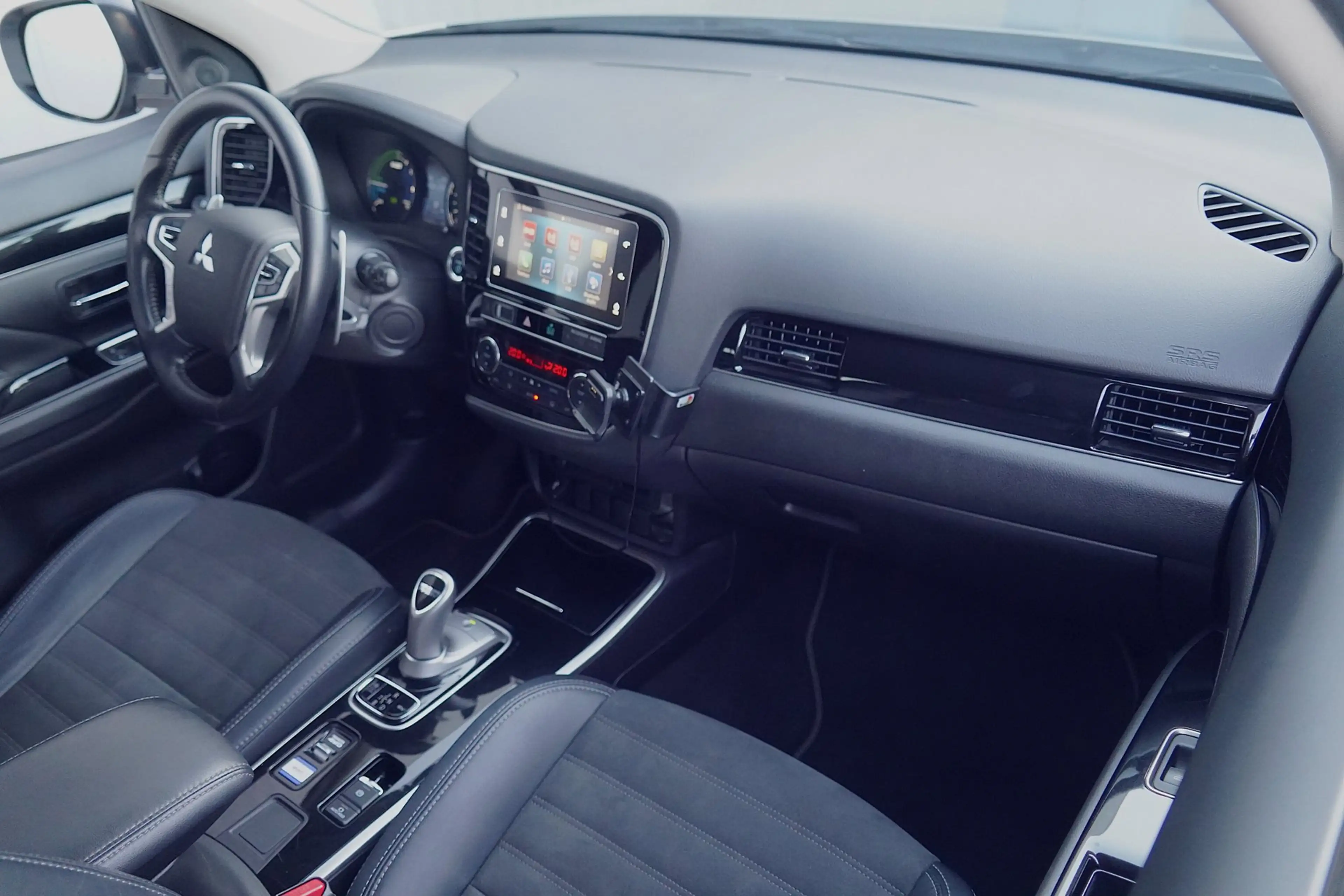 Mitsubishi Outlander 2.4 PHEV Pure+ / 18 Inch / 119dkm NAP / Carplay / — photo 4
