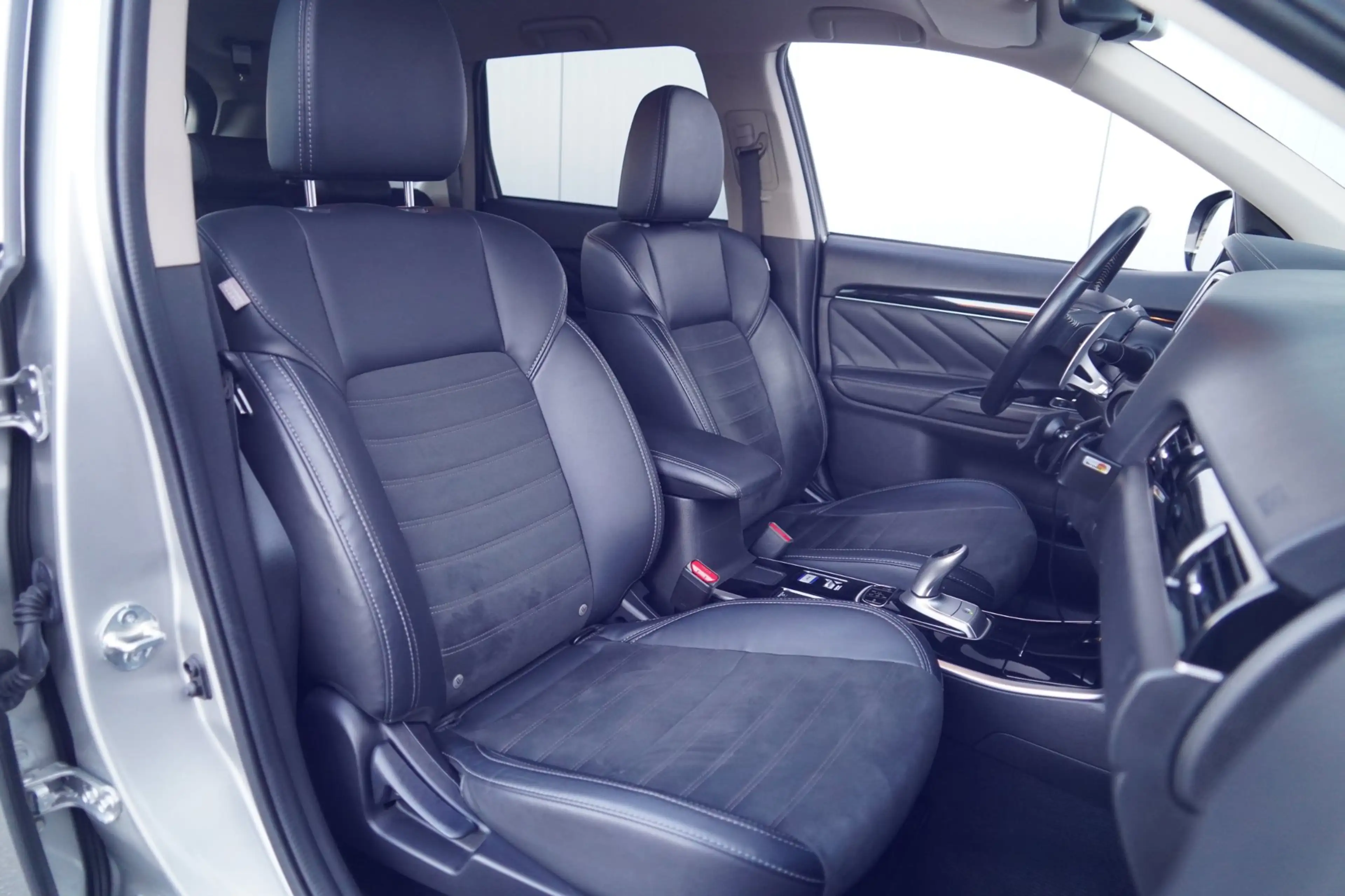 Mitsubishi Outlander 2.4 PHEV Pure+ / 18 Inch / 119dkm NAP / Carplay / — photo 6