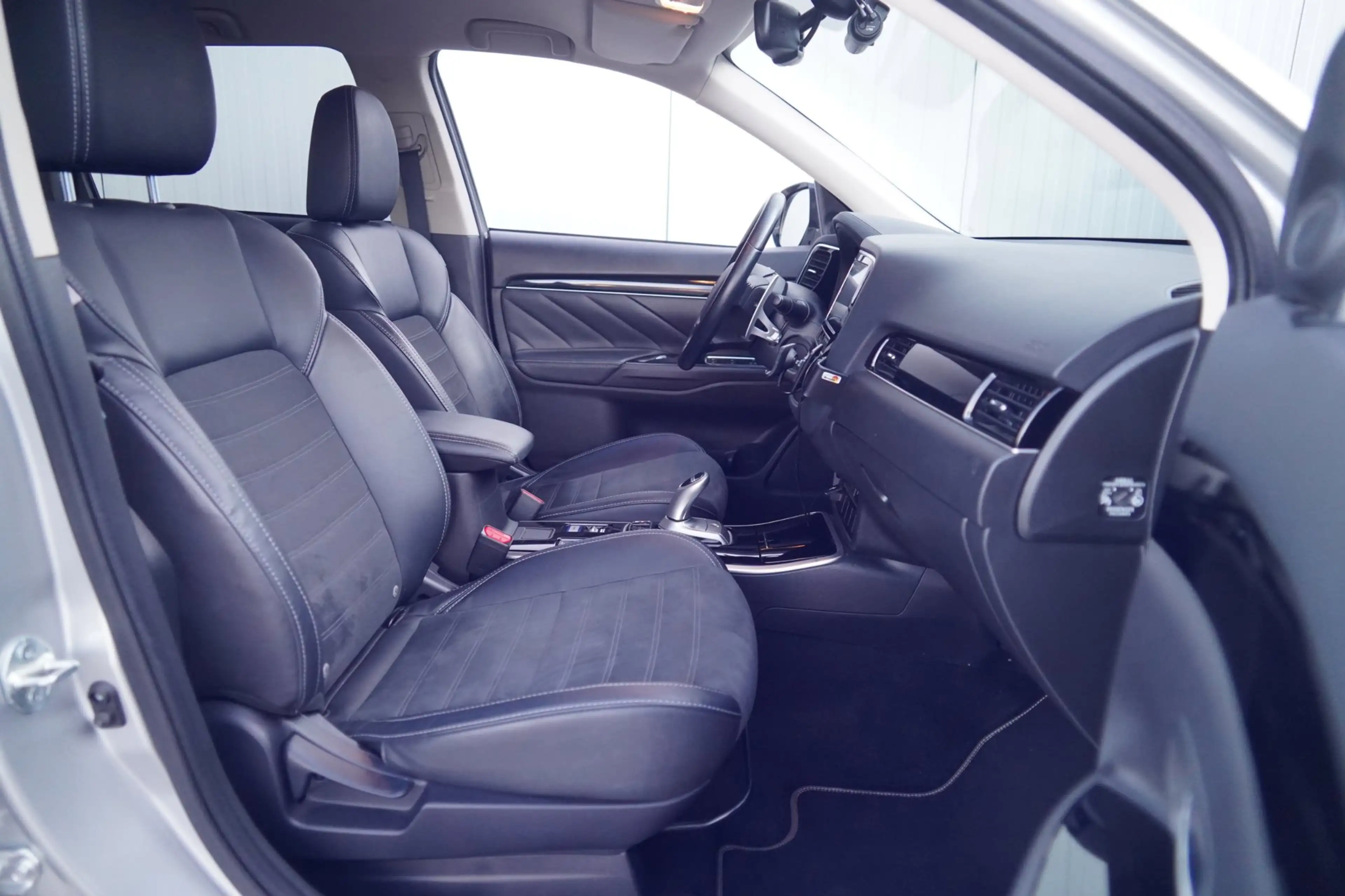 Mitsubishi Outlander 2.4 PHEV Pure+ / 18 Inch / 119dkm NAP / Carplay / — photo 5