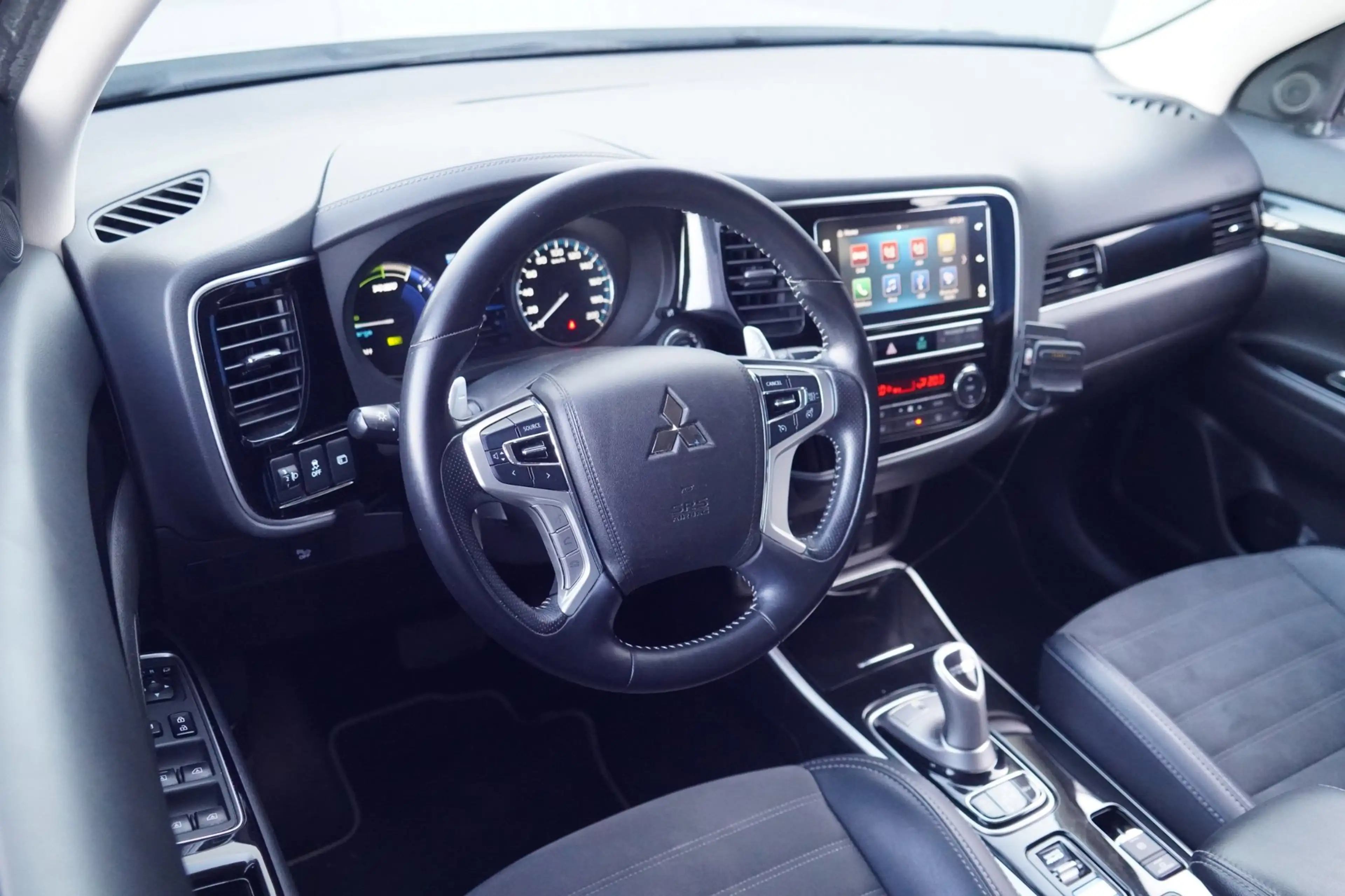 Mitsubishi Outlander 2.4 PHEV Pure+ / 18 Inch / 119dkm NAP / Carplay / — photo 10