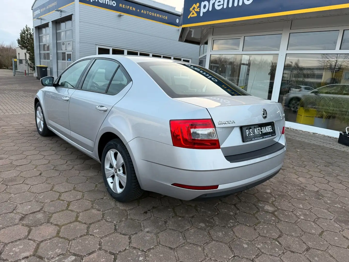 Skoda Octavia Lim. Carplay Android HU10/2027 Silber - 2