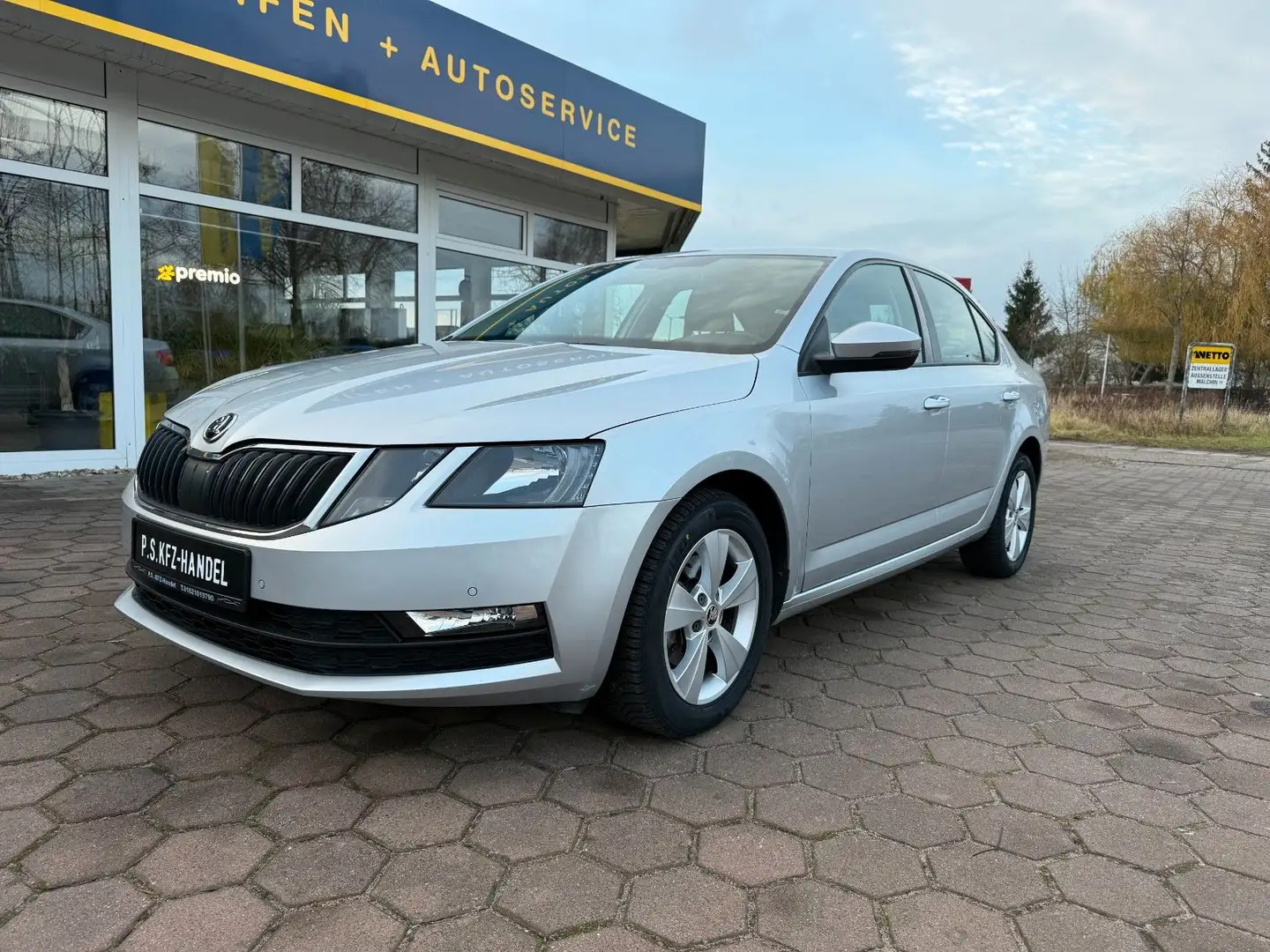 Skoda Octavia Lim. Carplay Android HU10/2027 Silber - 1