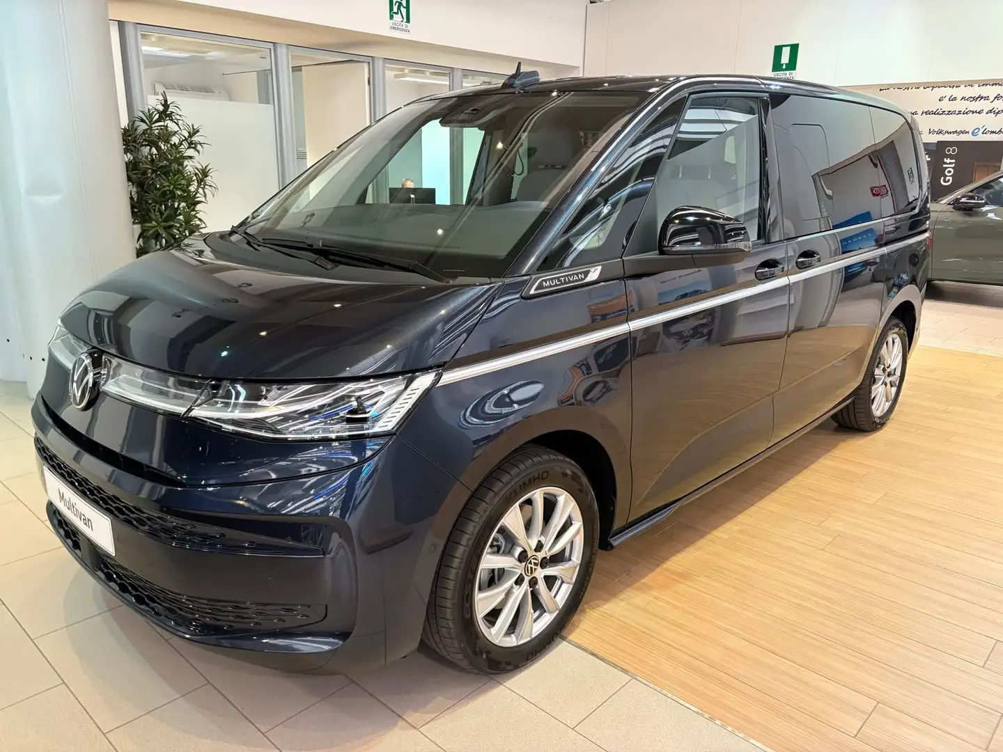 Volkswagen T7 Multivan Style 180kw Phev 4m *disponibili 2pz BLU* Nero - 1
