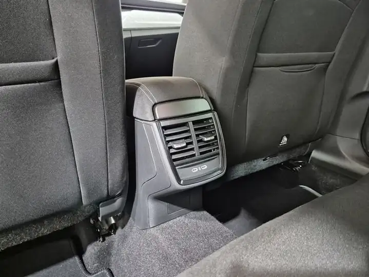 Škoda Kamiq 1.0 TSI Selection 2025, foto 32