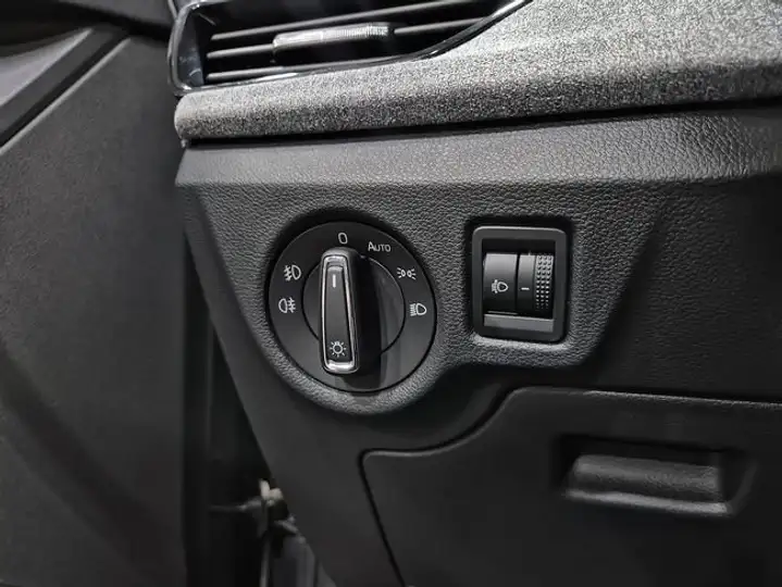 Škoda Kamiq 1.0 TSI Selection 2025, foto 10