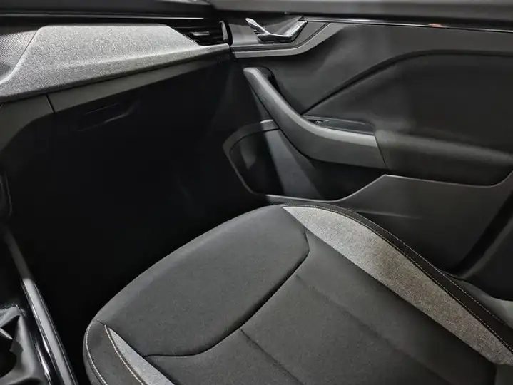 Škoda Kamiq 1.0 TSI Selection 2025, foto 30