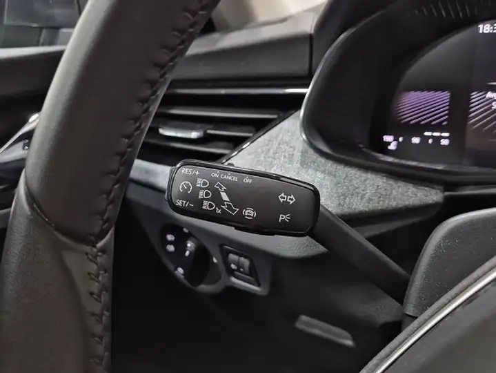 Škoda Kamiq 1.0 TSI Selection 2025, foto 12