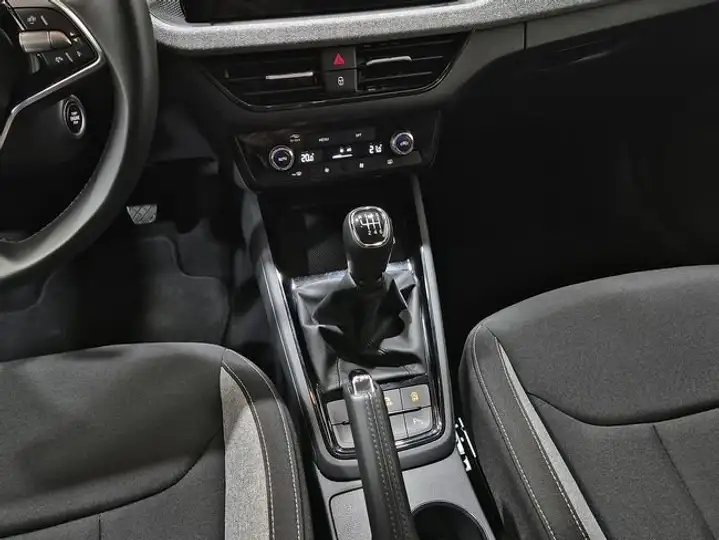 Škoda Kamiq 1.0 TSI Selection 2025, foto 29