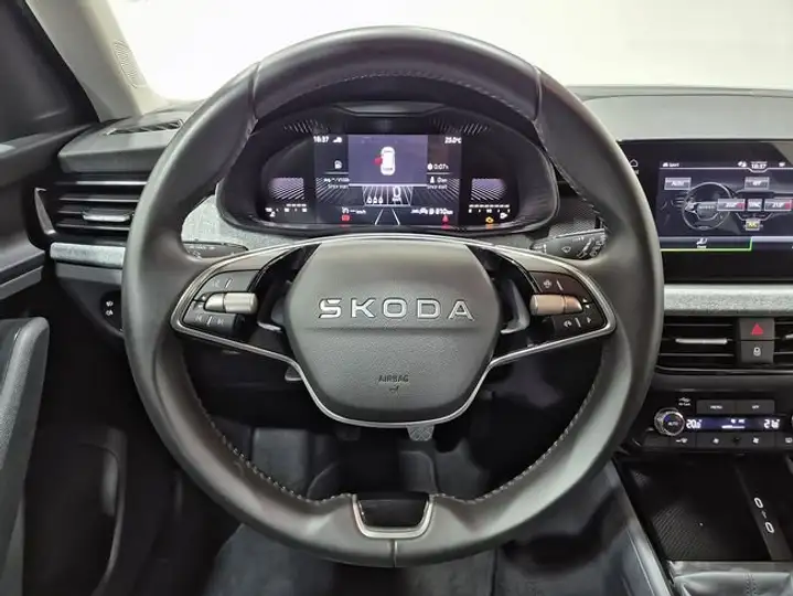 Škoda Kamiq 1.0 TSI Selection 2025, foto 17