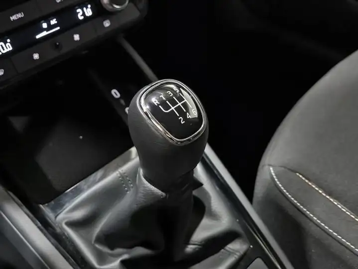 Škoda Kamiq 1.0 TSI Selection 2025, foto 27