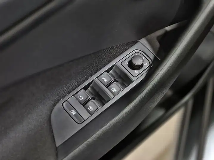 Škoda Kamiq 1.0 TSI Selection 2025, foto 9