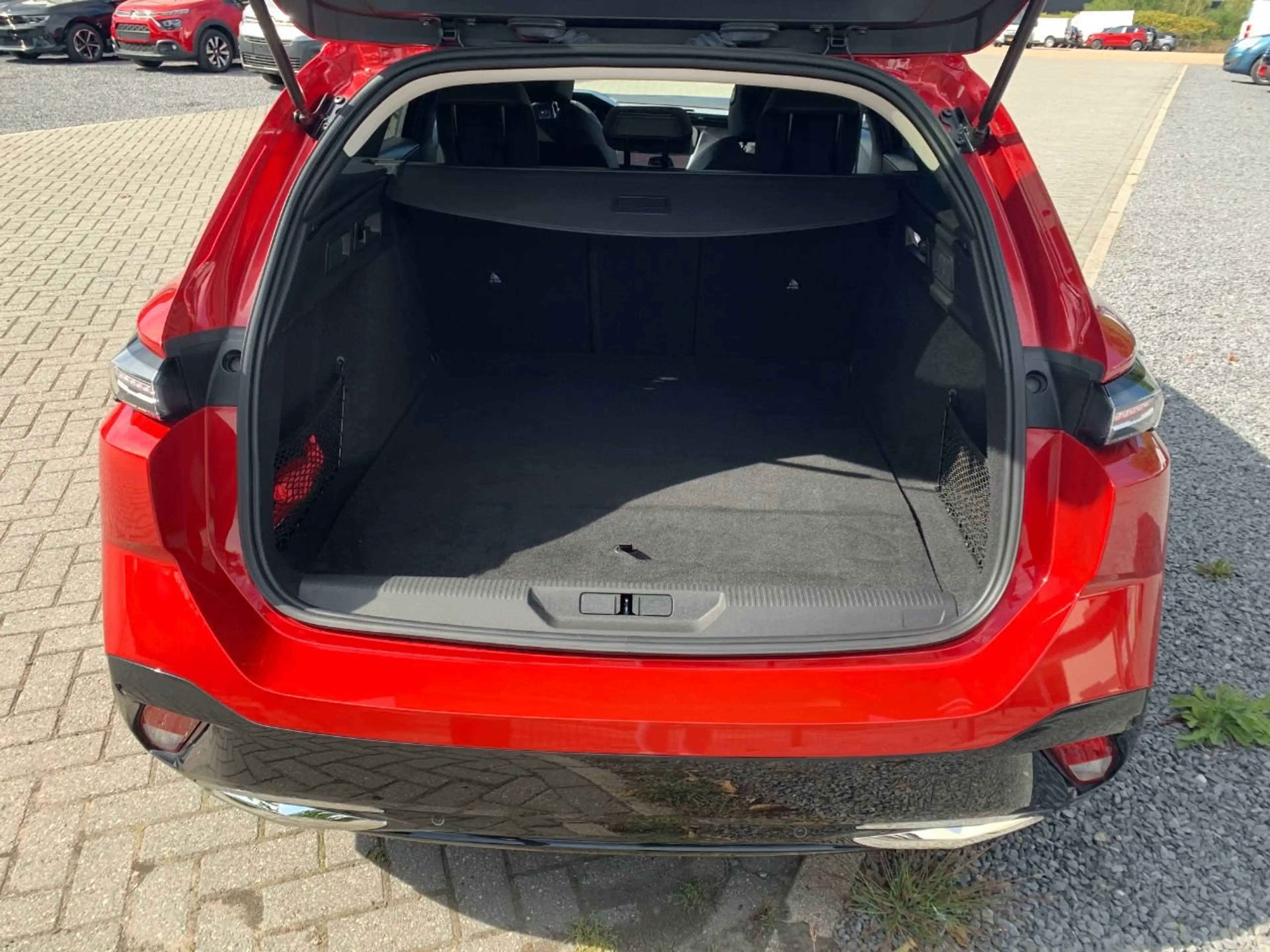 Peugeot 308 SW Hybrid 180 Allure Pack — photo 7