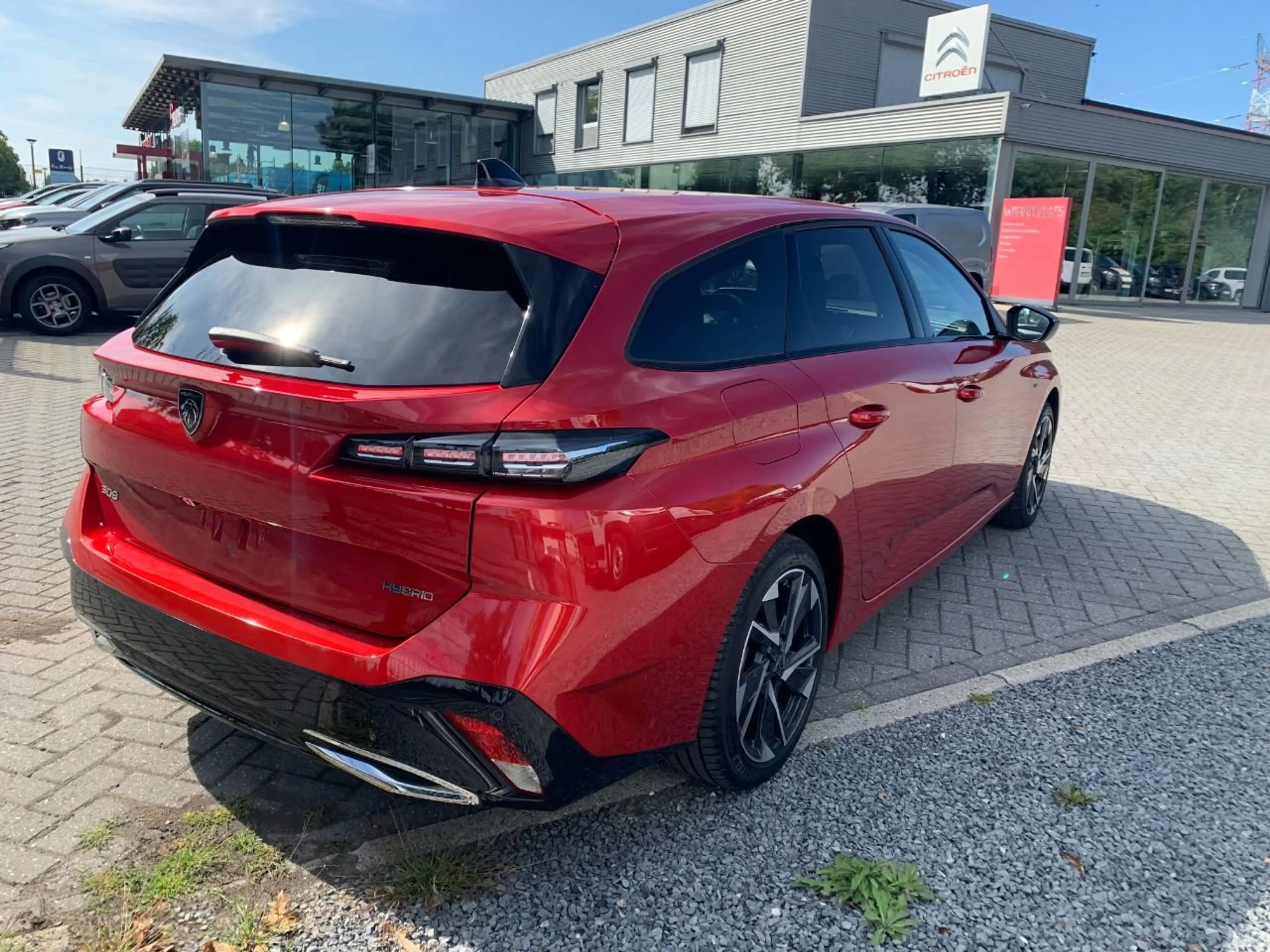 Peugeot 308 SW Hybrid 180 Allure Pack — photo 9