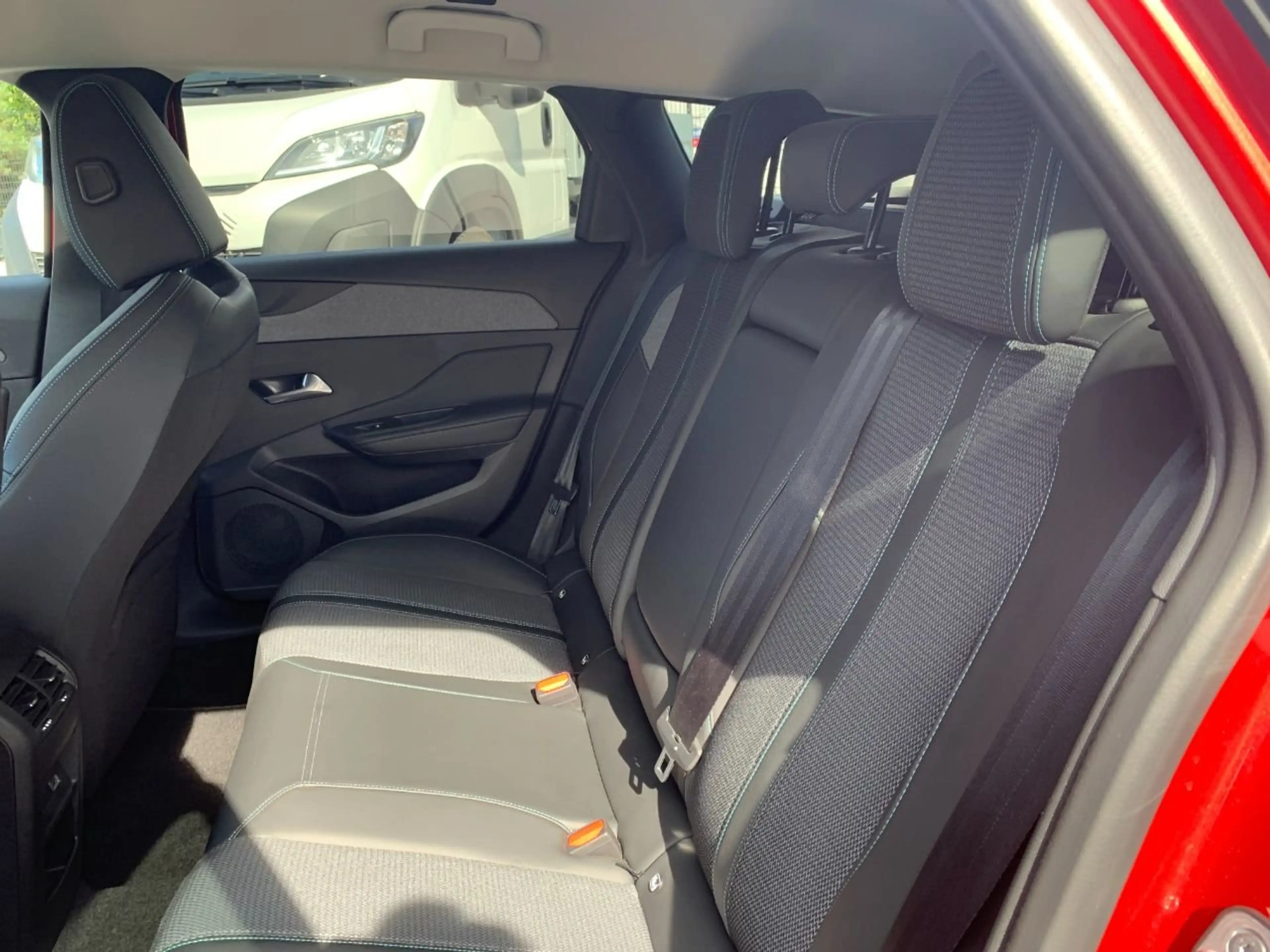 Peugeot 308 SW Hybrid 180 Allure Pack — photo 15