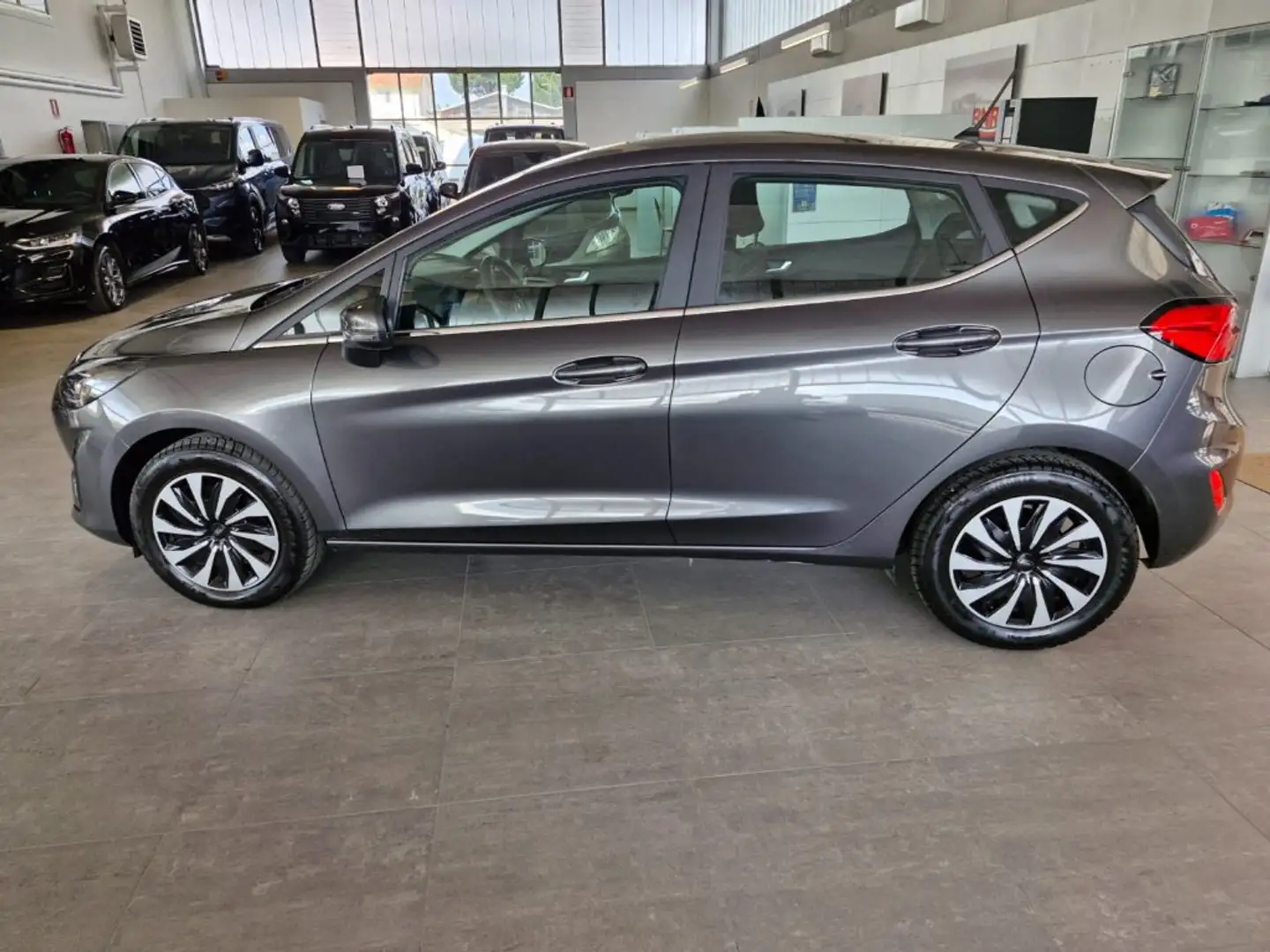 Ford Fiesta 1.1 75 CV 5 porte Titanium Grigio - 2