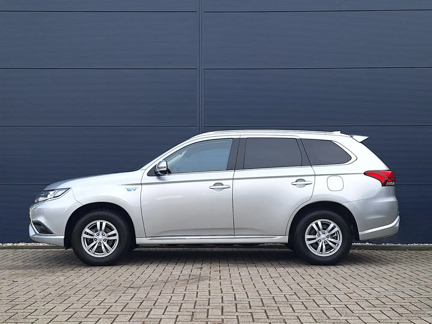 Mitsubishi Outlander 2.4 DOHC MIVEC PHEV 240pk TREKHAAK | 4WD Aut Pure Gris - 2