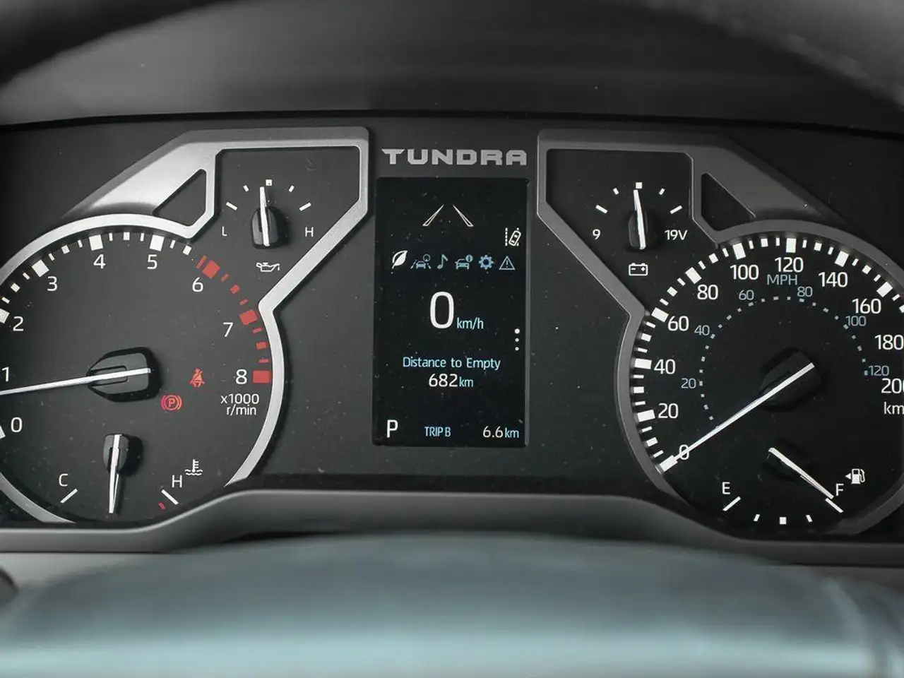Toyota Tundra снимка Toyota Tundra
