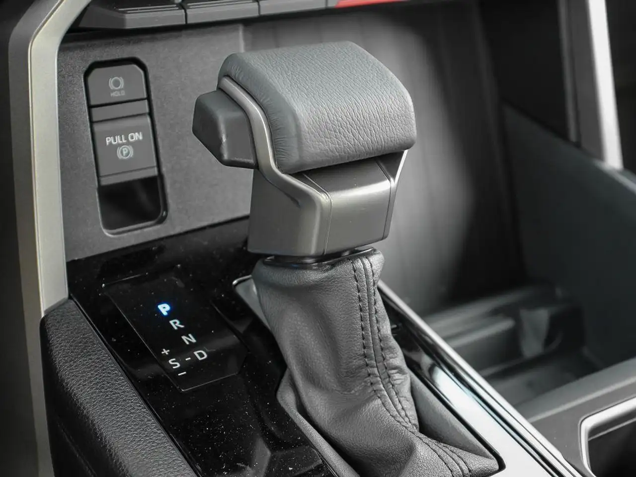 Toyota Tundra снимка Toyota Tundra
