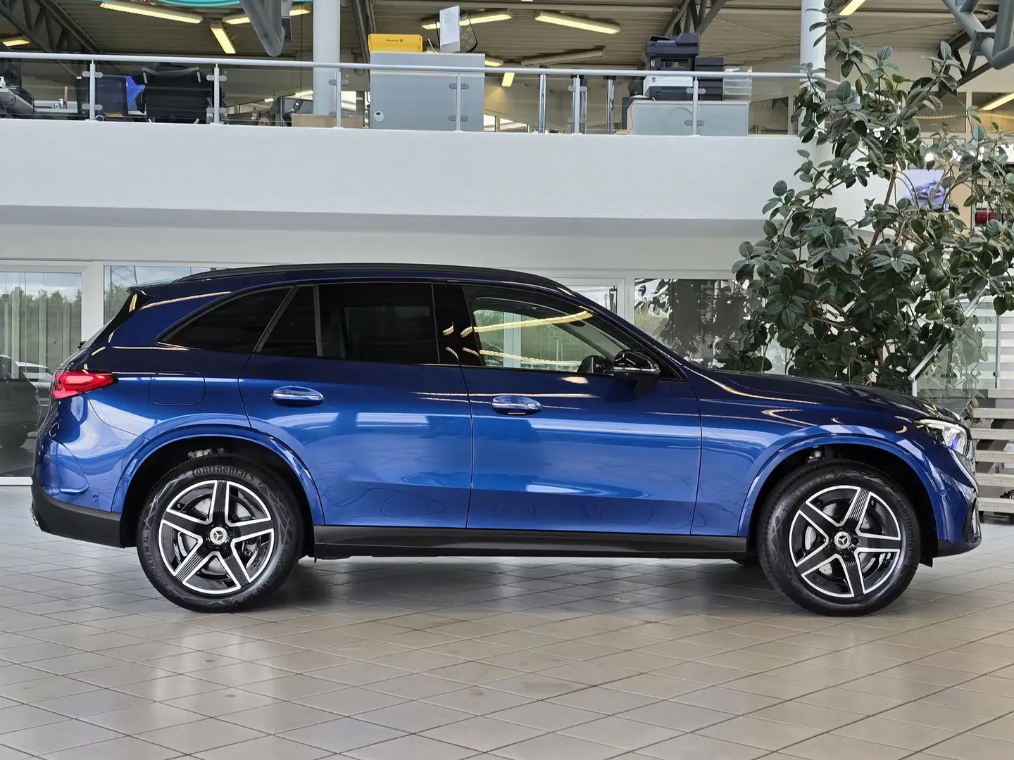 Mercedes-Benz GLC 300 e 4M AMG-Line DISTRONIC+360°+PANORAMADACH Blau - 2