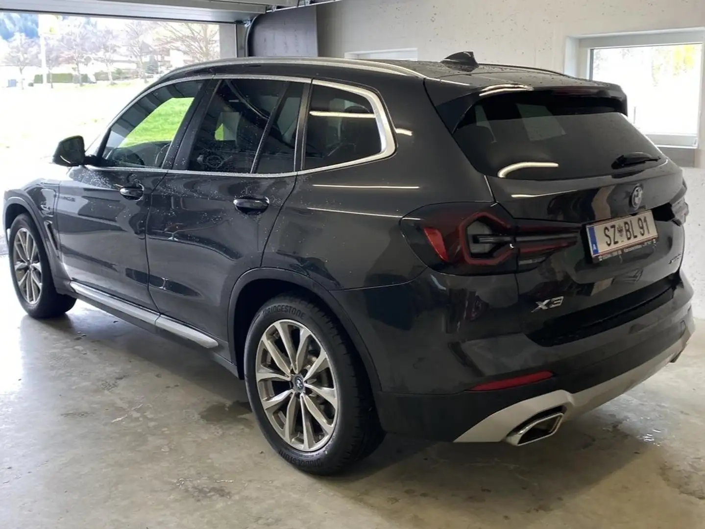 BMW X3 xDrive30e Grau - 2