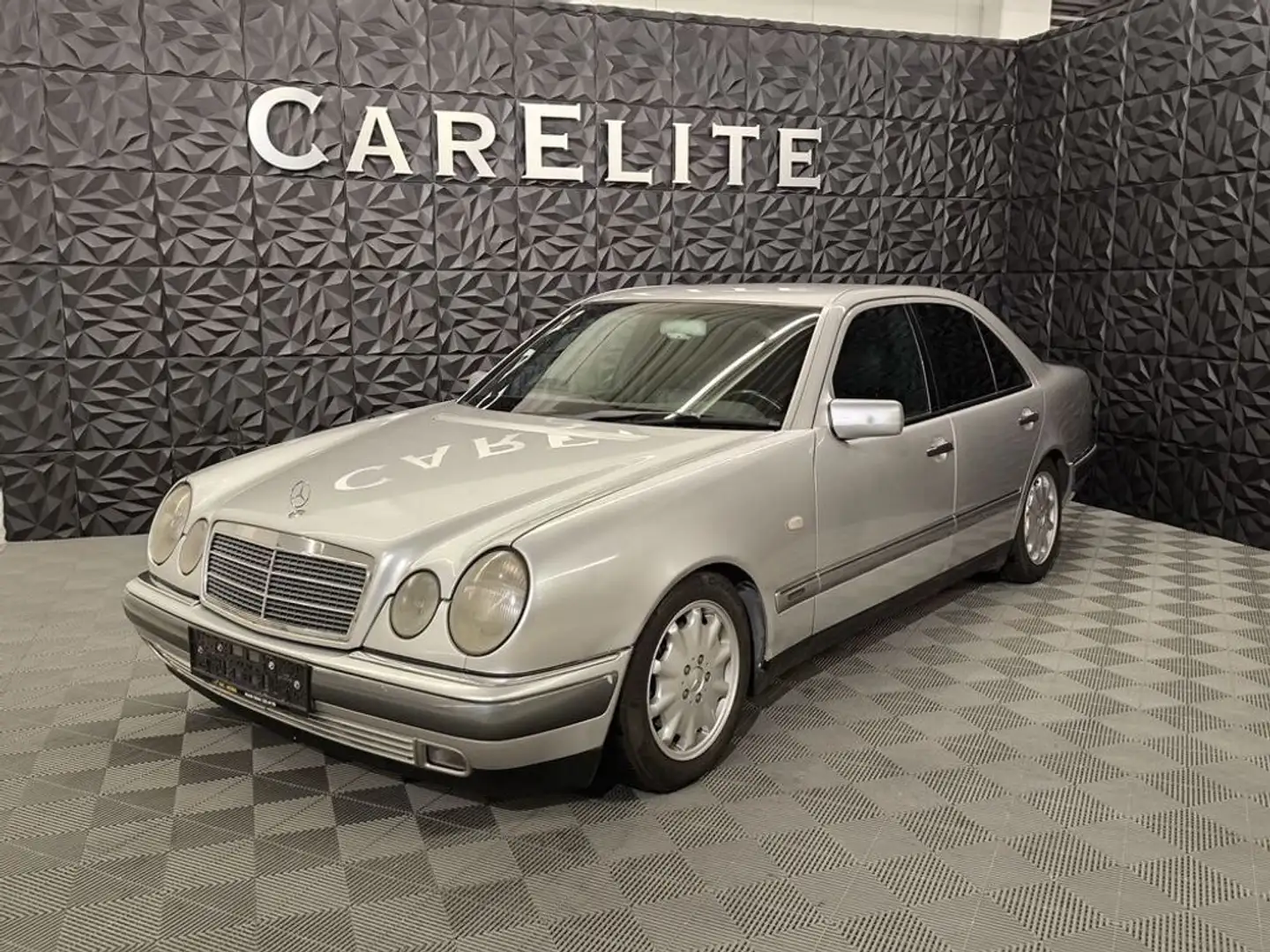 Mercedes-Benz E 420 Silber - 1