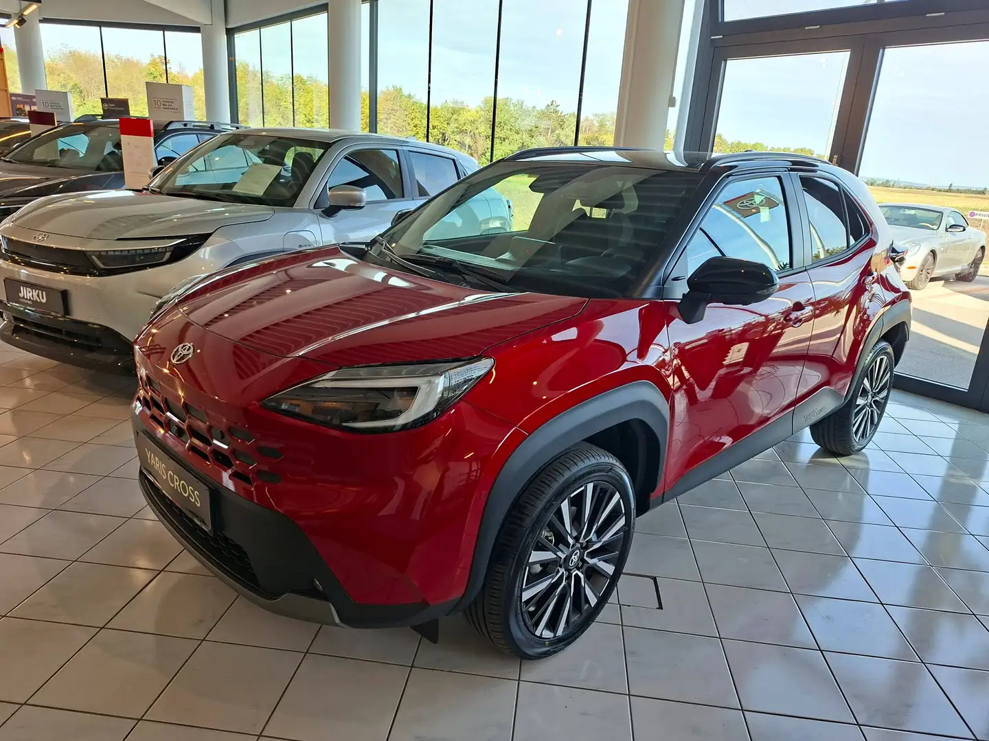 Toyota Yaris Cross Yaris Cross 1,5 VVT-i Hybrid Lounge Aut. Premium-Paket! Panoramadach! Rot - 1