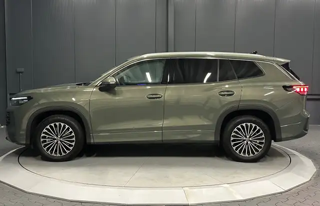 Volkswagen Tayron view 2