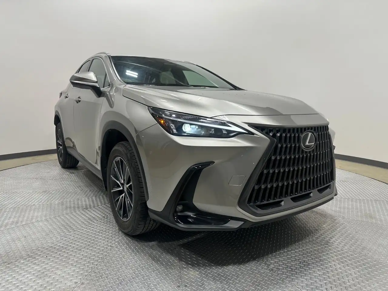 Lexus NX снимка Lexus NX