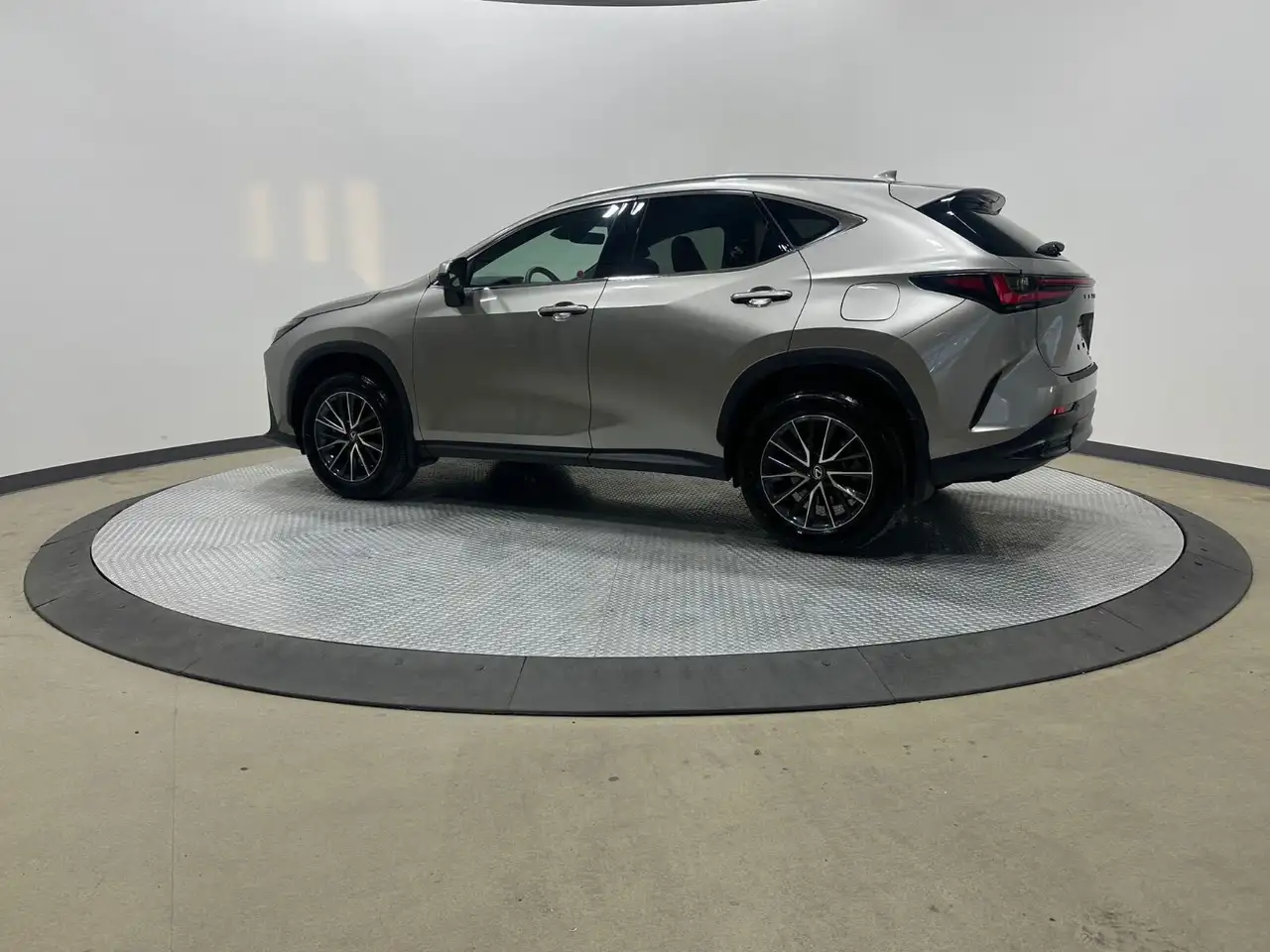 Lexus NX снимка Lexus NX