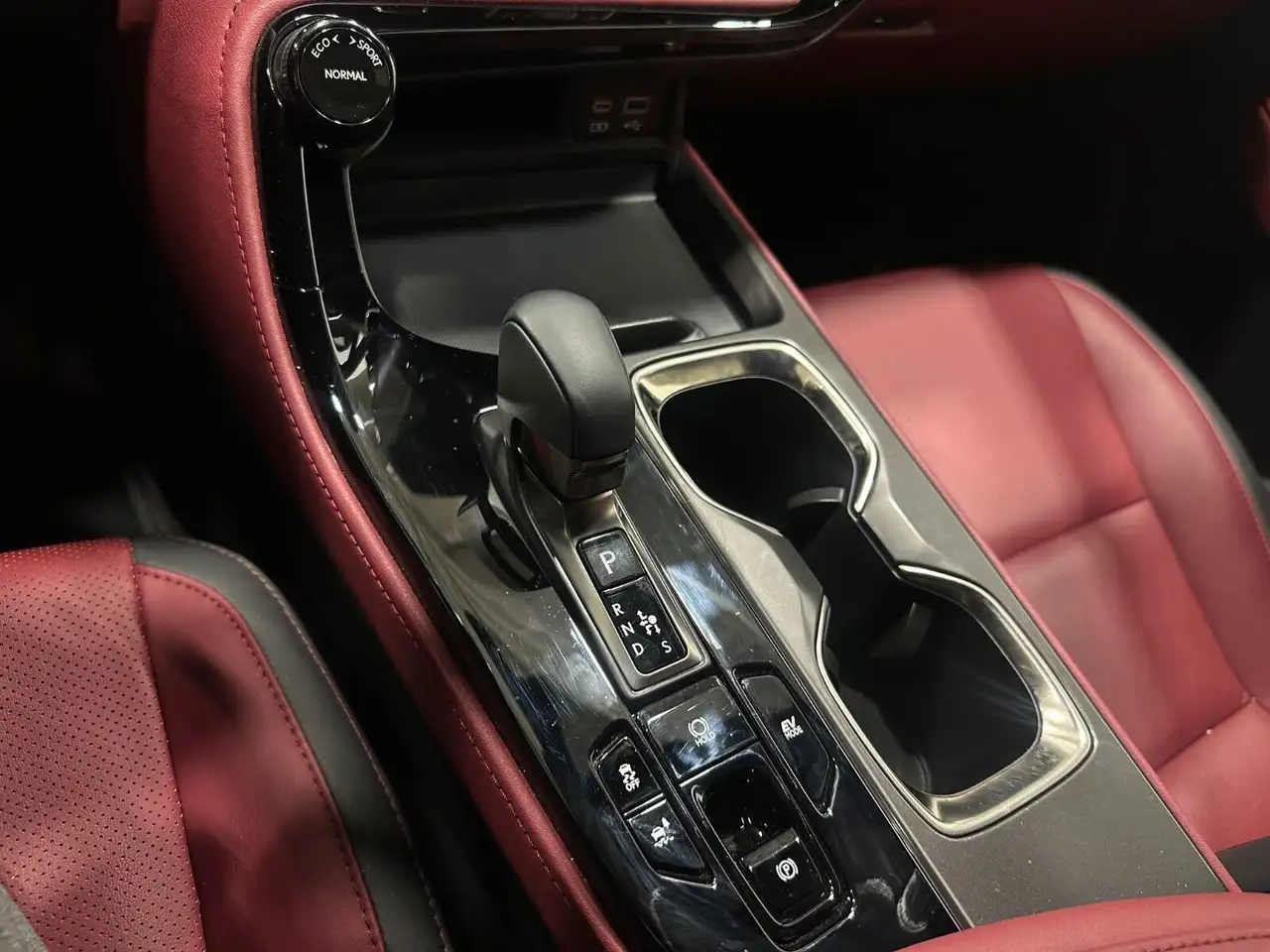 Lexus NX снимка Lexus NX