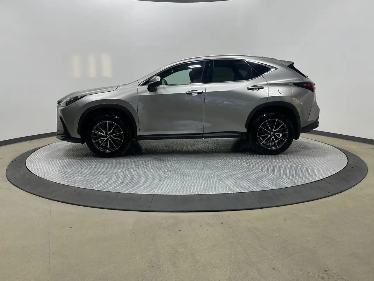 Lexus NX снимка Lexus NX