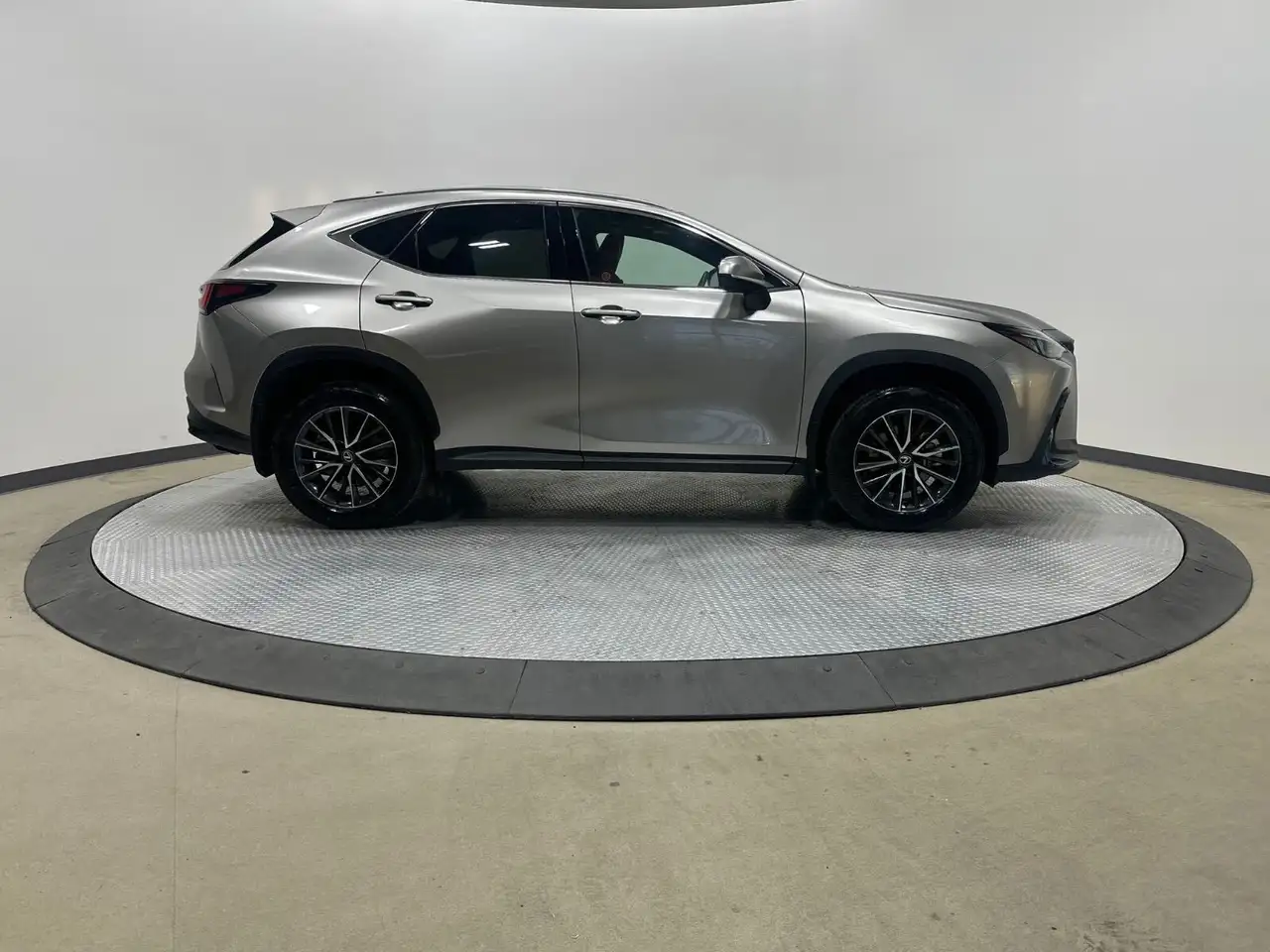Lexus NX снимка Lexus NX