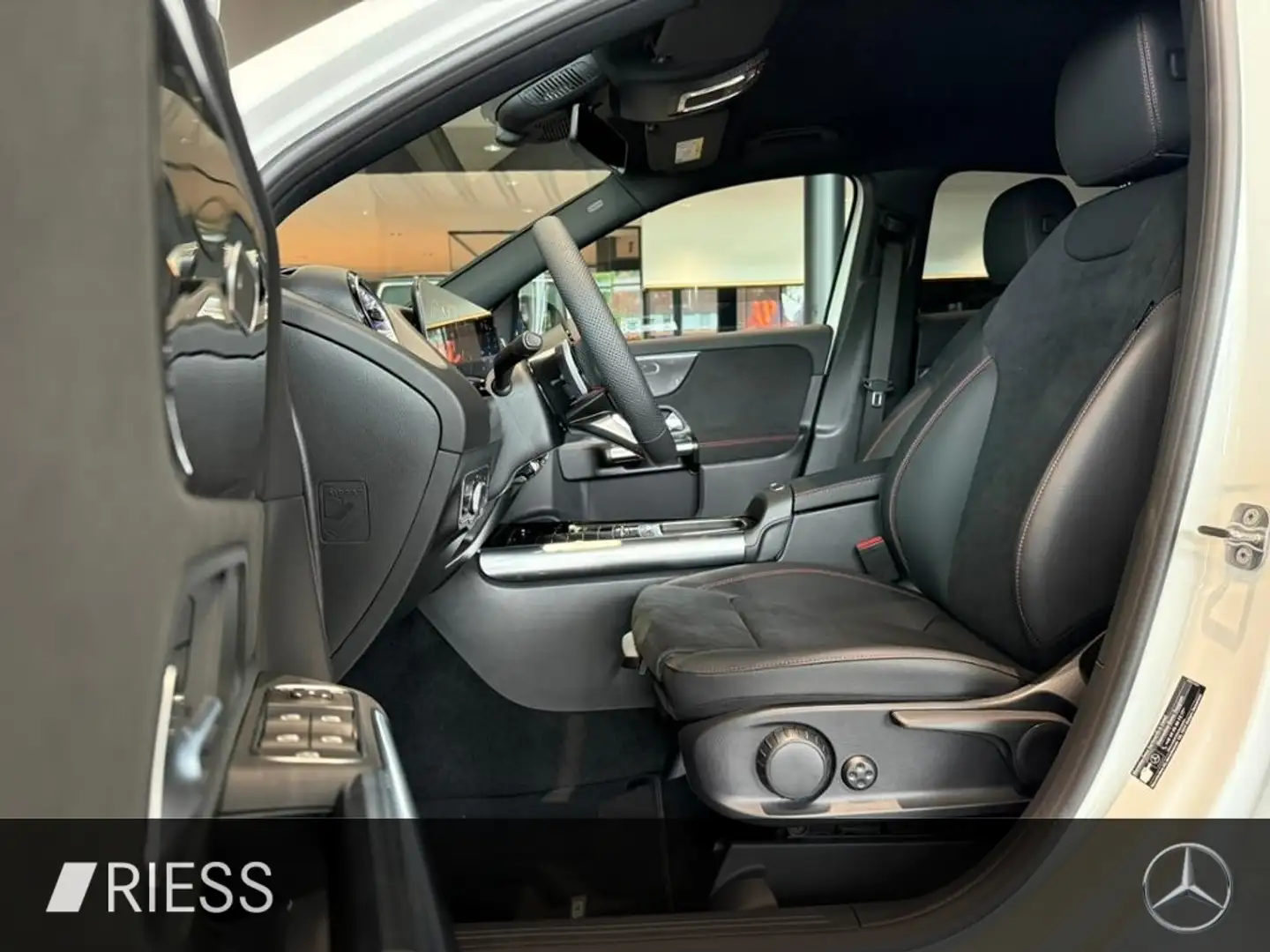 Mercedes-Benz GLA 220 d 4M AMG+AHK+DISTRONIC+MULTIB+KEYL+360°+ Weiß - 2