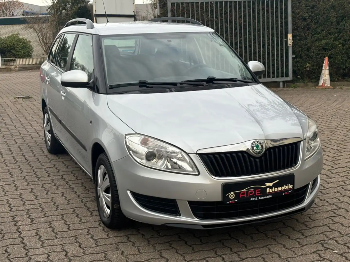 Skoda Fabia Ambiente 1.6 TDI TÜV NEU Silber - 1