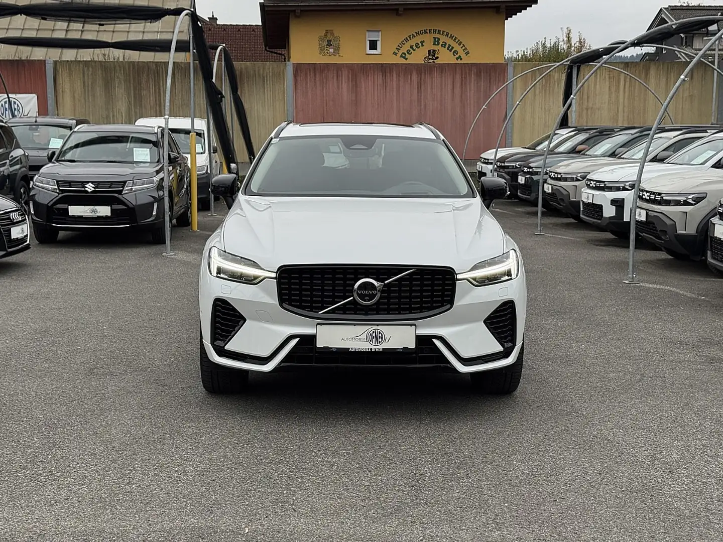 Volvo XC60 T6 AWD PHEV Ultra Dark Aut. AHK HeadUp Luftfahr... Weiß - 2