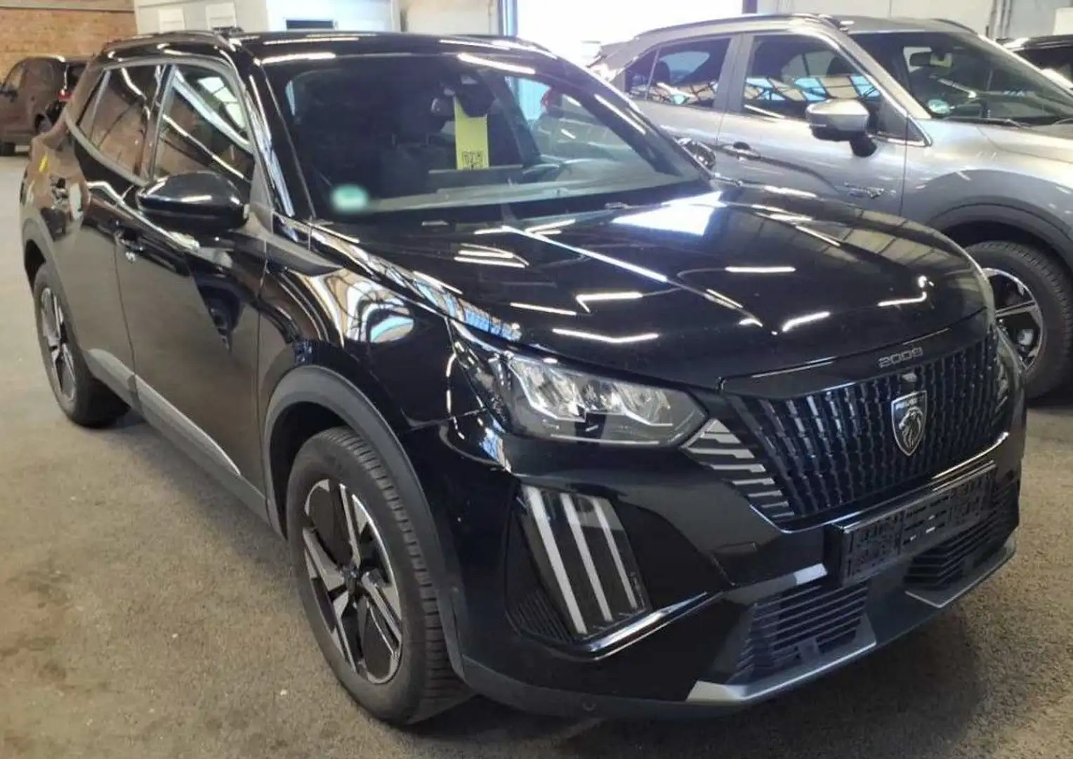 Peugeot 2008 Allure 1.2l Allure PureTech 130 EAT8 Schwarz - 2