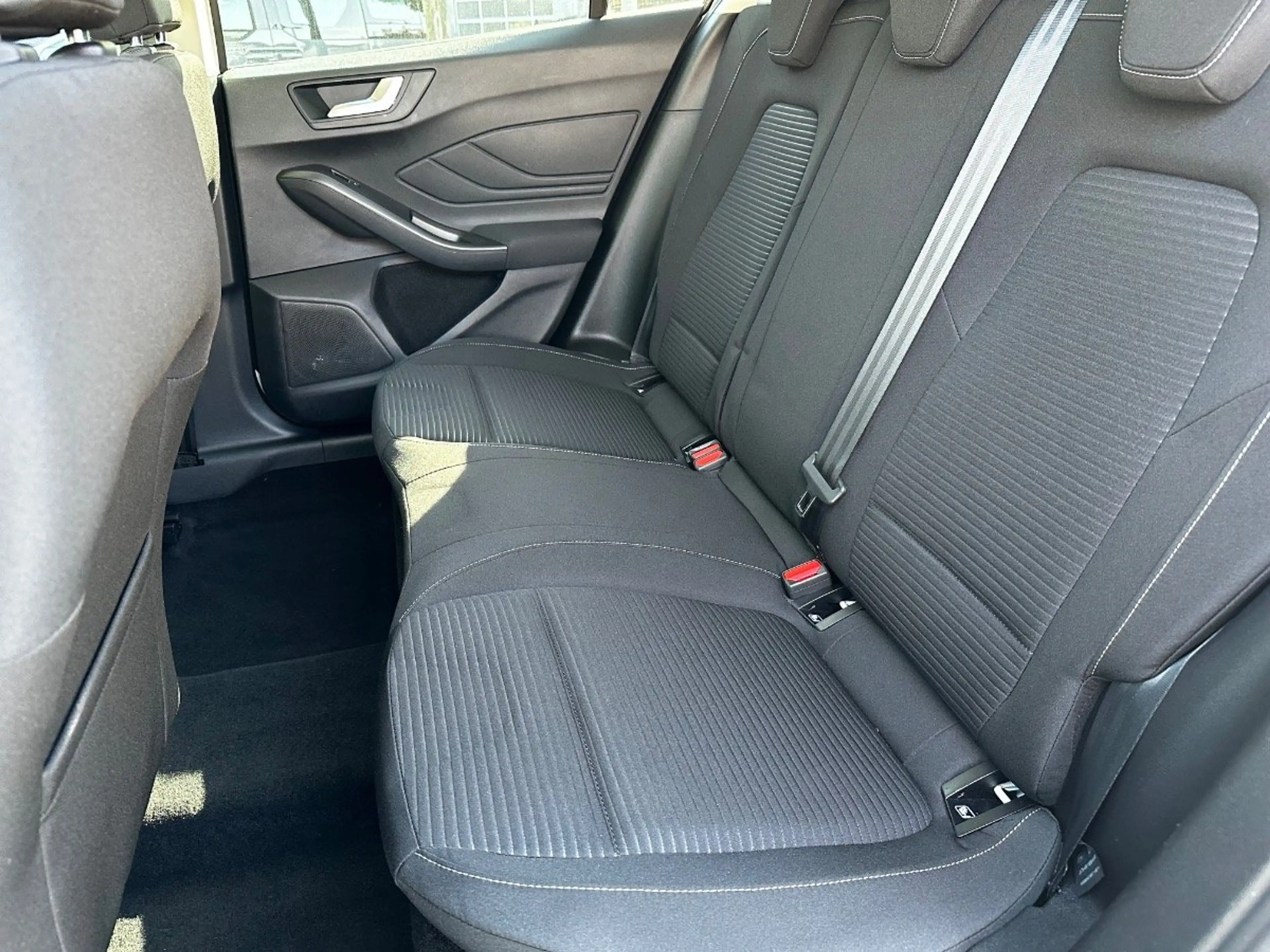 Ford Focus Titanium 1.0L EB MHEV NAVI*TWA*LED*KEYL — photo 10