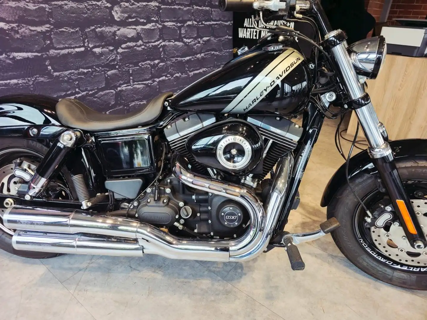 Harley-Davidson Dyna Fat Bob Schwarz - 2