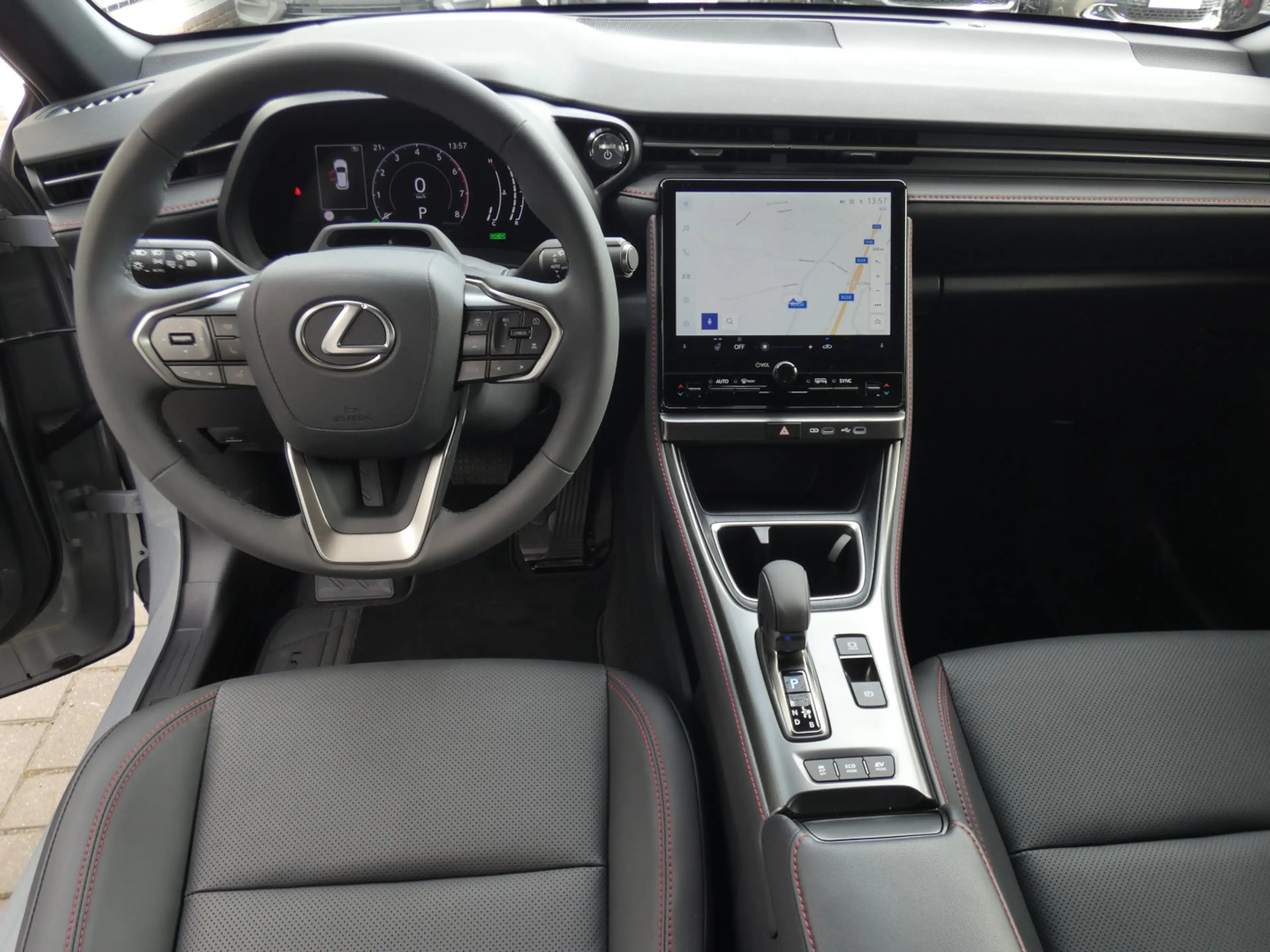 Lexus LBX Hybrid Elegant +ZWART LEDER +Stuur&Zetelverwarming +GPS +Dodehoek +Parkeersensoren — photo 11